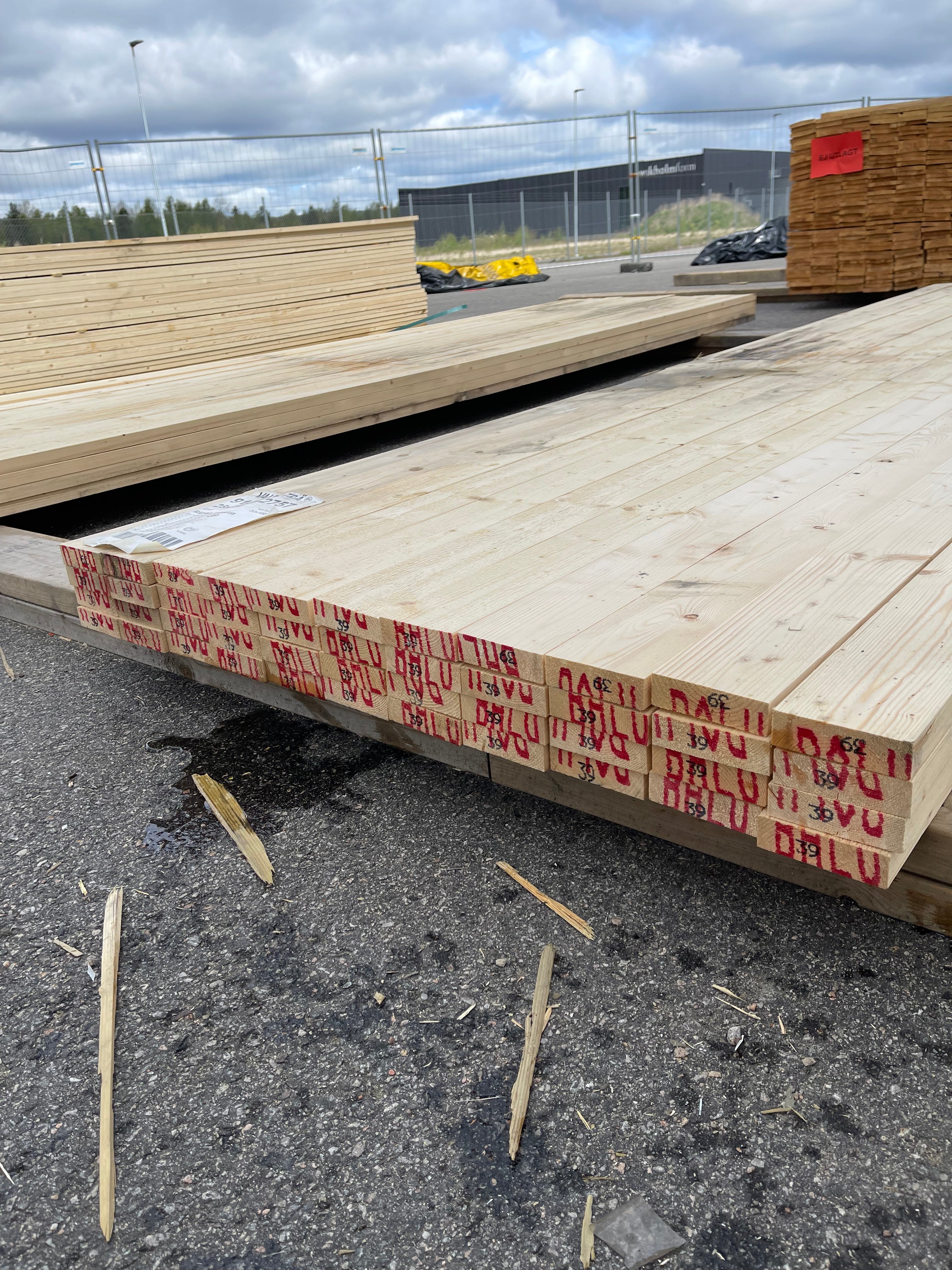 Paket Finsågad Panel Gran 28x95 mm – 3,90 m – 44 st MÖGEL