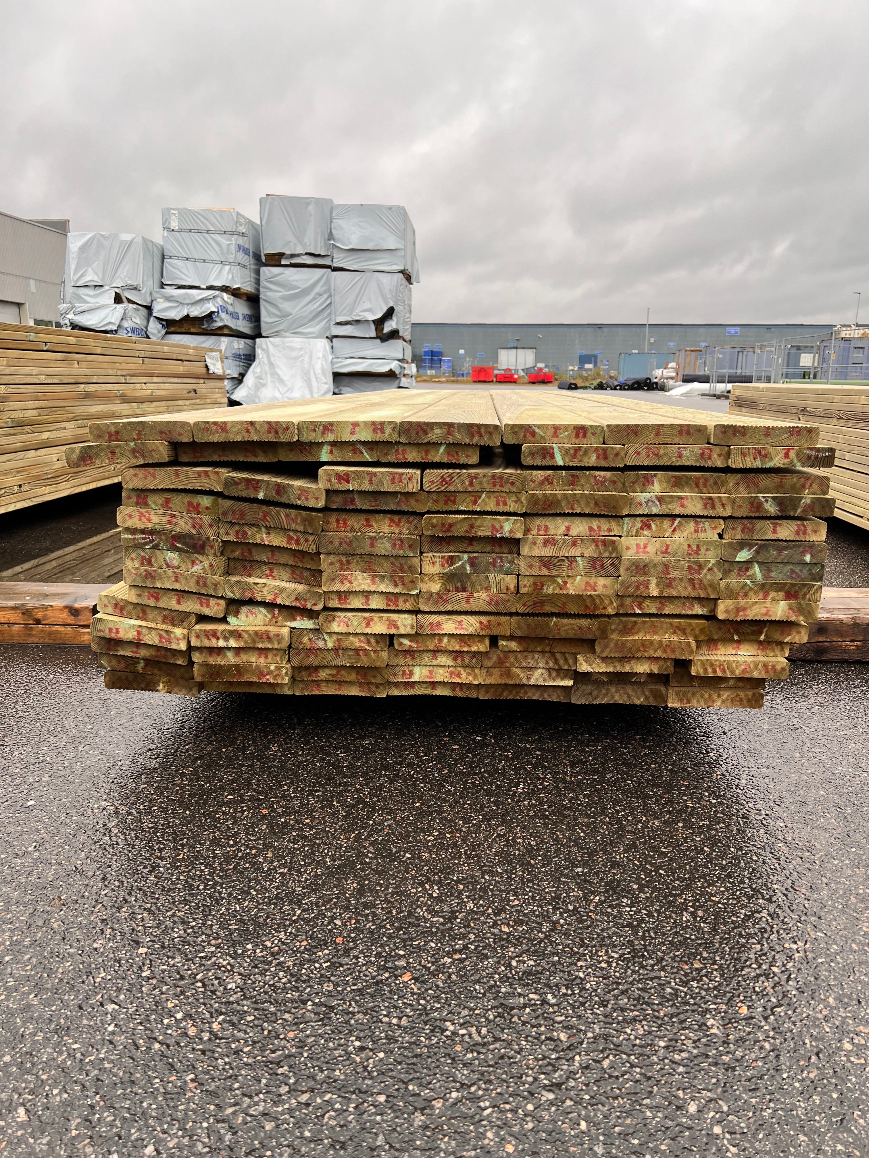 Paket Trall Rillad 28x145mm – 97 st 4.20m Tryckimpregnerad B-sort