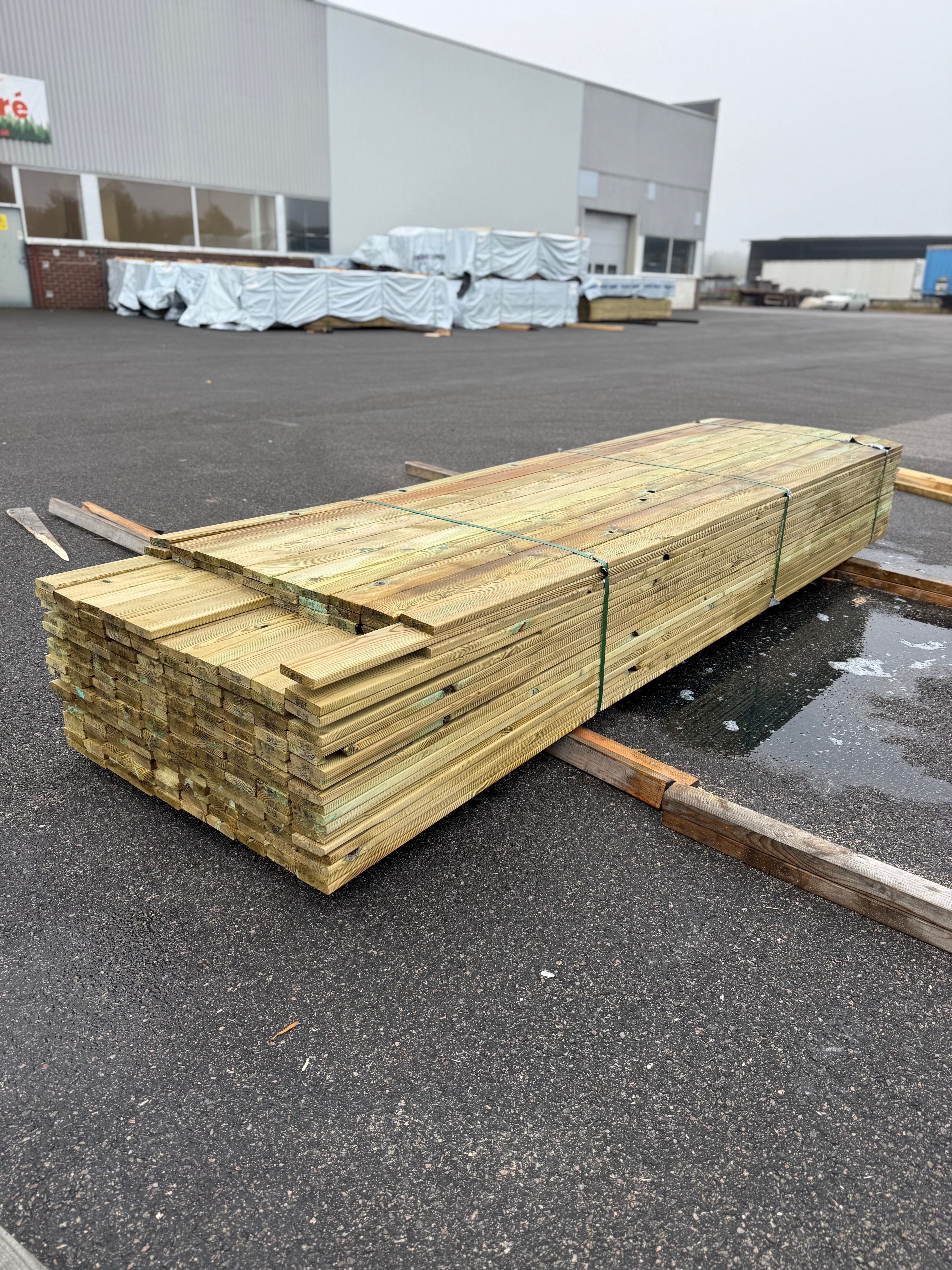 Paket Tryckimpregnerad trall 22x95 – 200 st 3,3-3,60m (B-sortering)