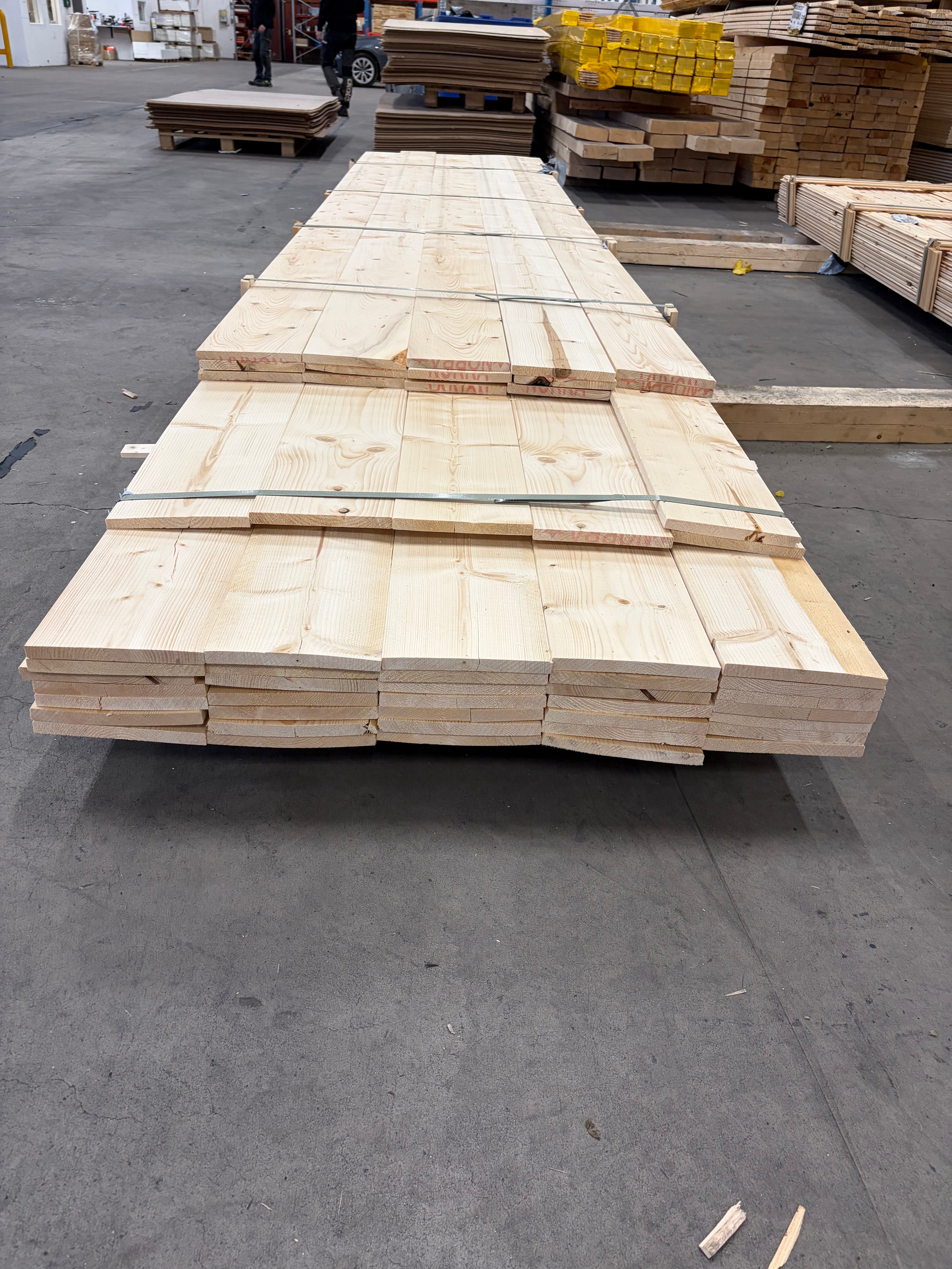 Paket Brädor Runtomhyvlat 4-fas – 55 st (4,2–5,1 m, Gran, Utskott)