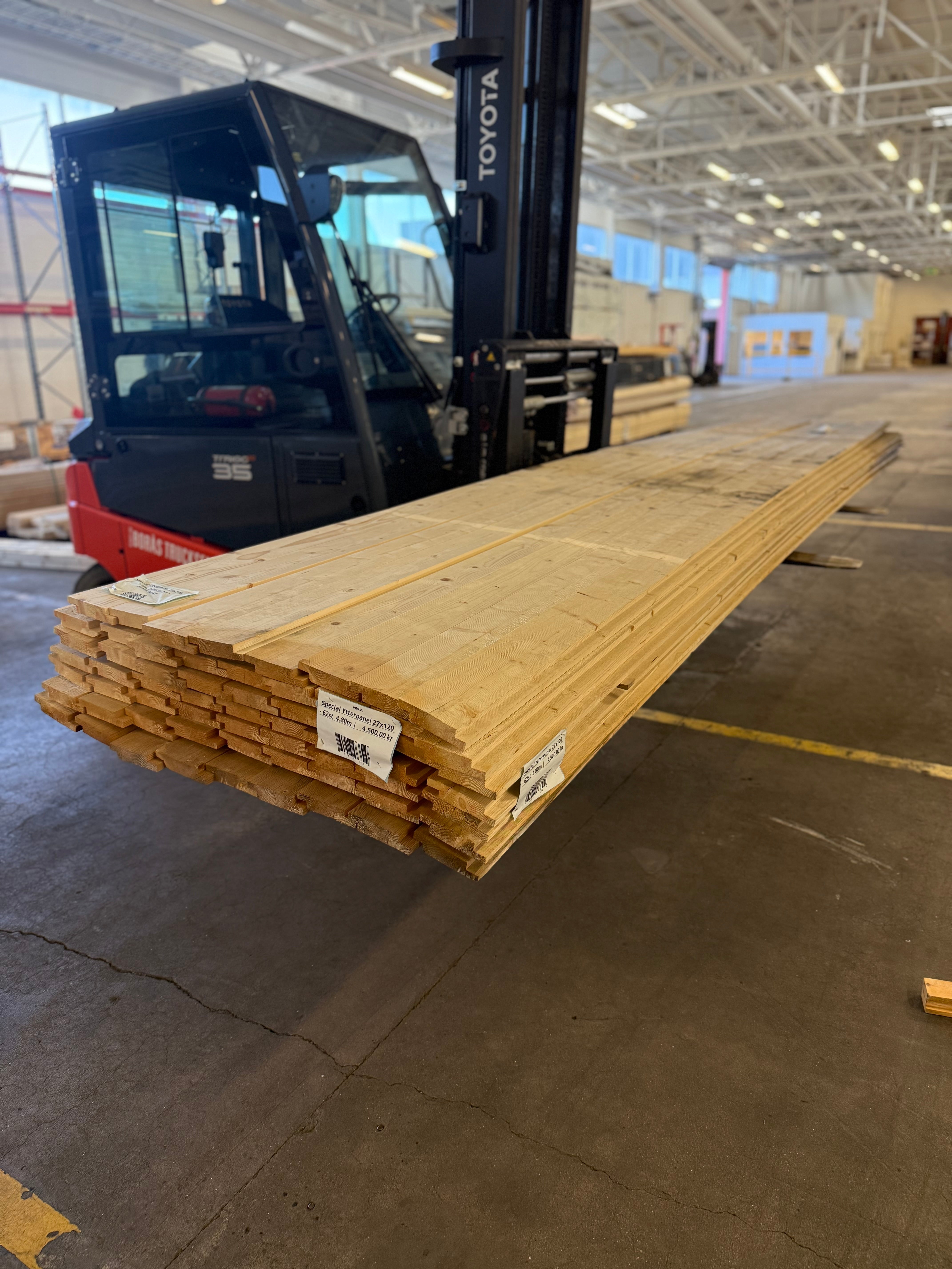 (behövs bättre bilder) Special Ytterpanel 27x120 - 62st  4.80m