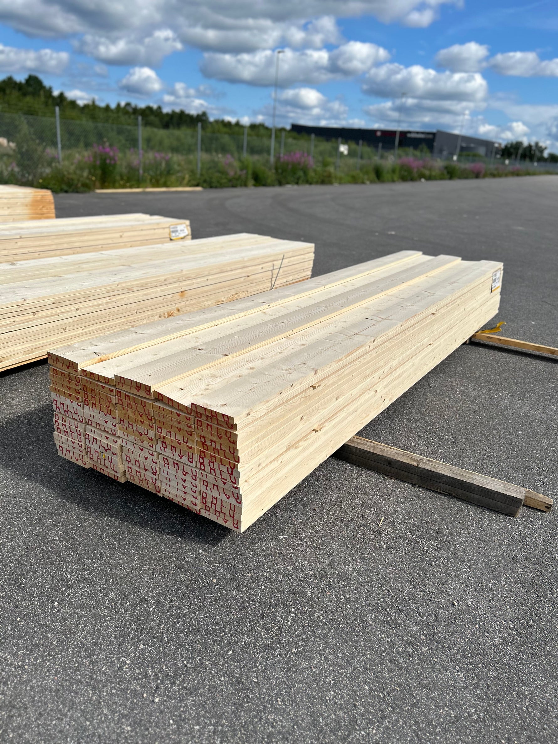 Paket finsågade Brädor 28x195mm 78st 4.20m Obehandlade