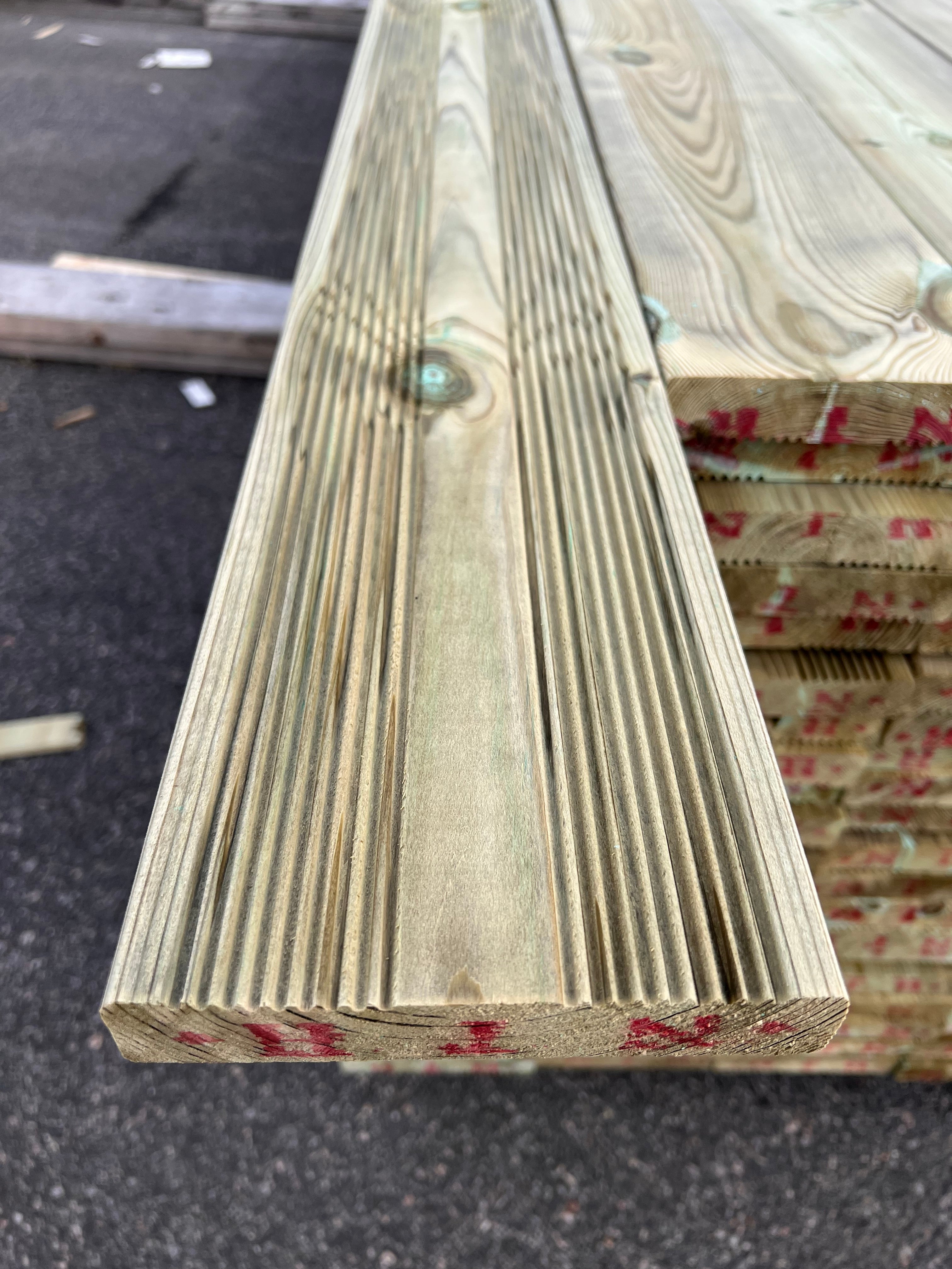 Tryckimpregnerad rillad Trall 27x145 – 147st (B-sortering)
