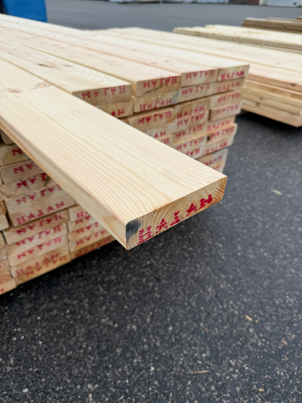 Paket Obehandlad Trall 36x148mm Furu 3,30–3,60m – 84st (Andra sortering)