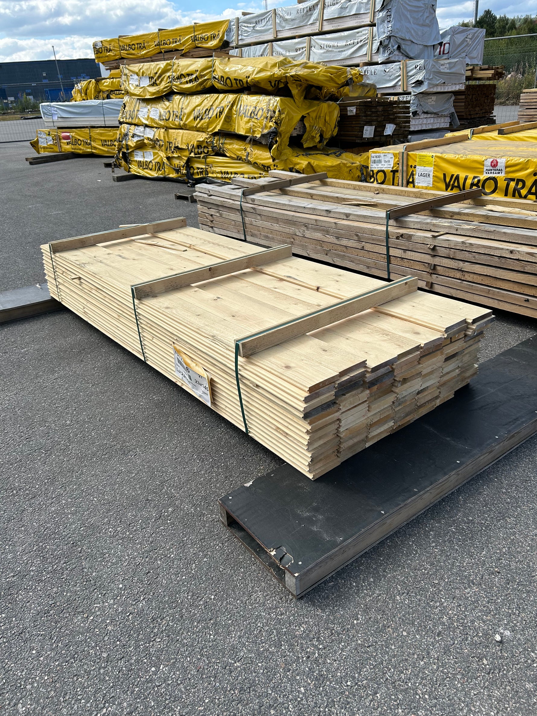 Parti Luckämne 23x145mm 2,70m 102st Gran