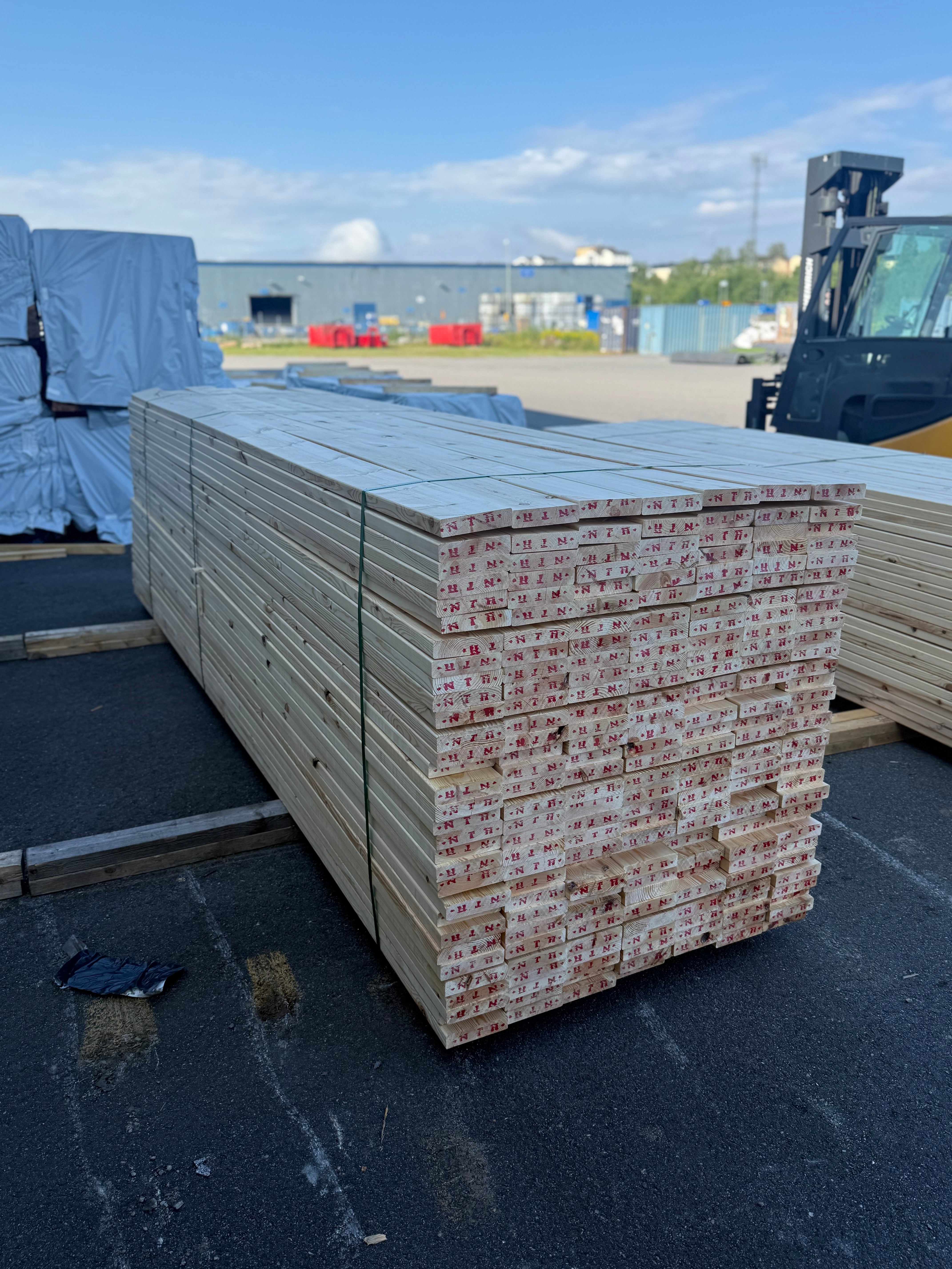 Hyvlad 34x145 Obehandlad Furu (Sekunda)