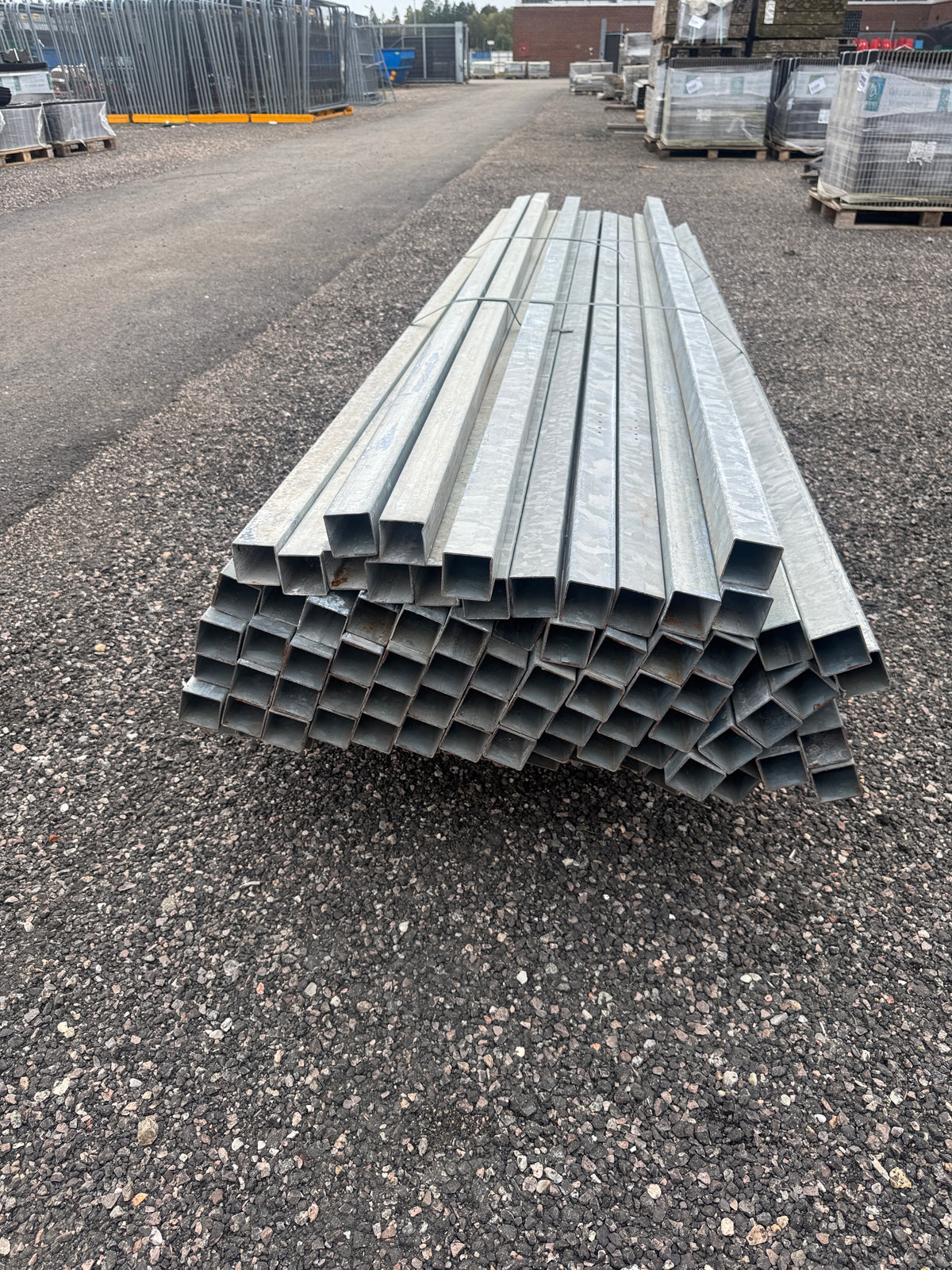 Pall Galvade Fyrkantsrör 50x50mm – 2,76m – ca 75st