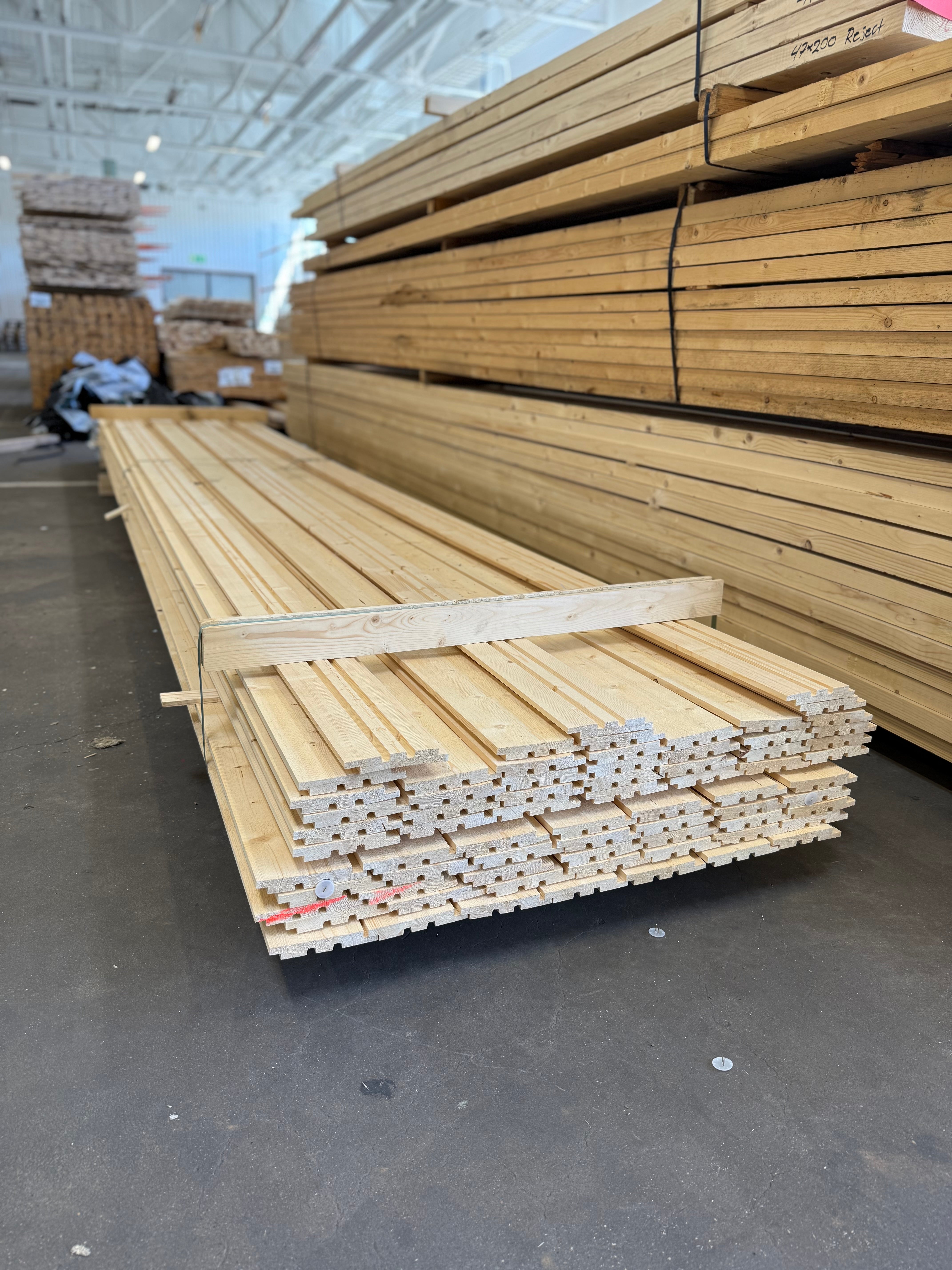 Paket Hakfals (Spårad Baksida) 21x145 mm – 5,70 m – 69 st – Obehandlad