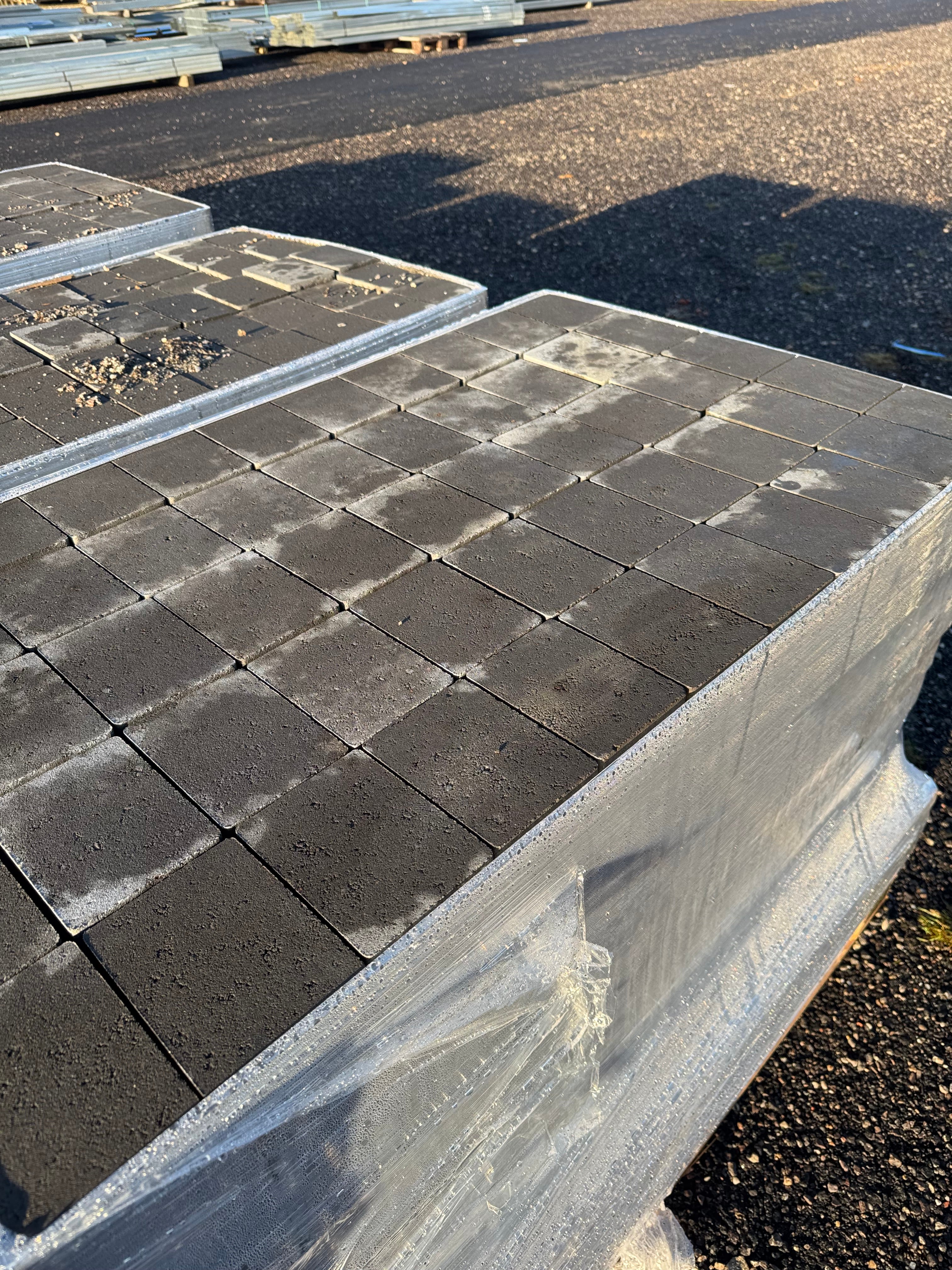 Scala 105x140x70 mm – Antracit 170 kr/kvm (2,5 kr/sten)