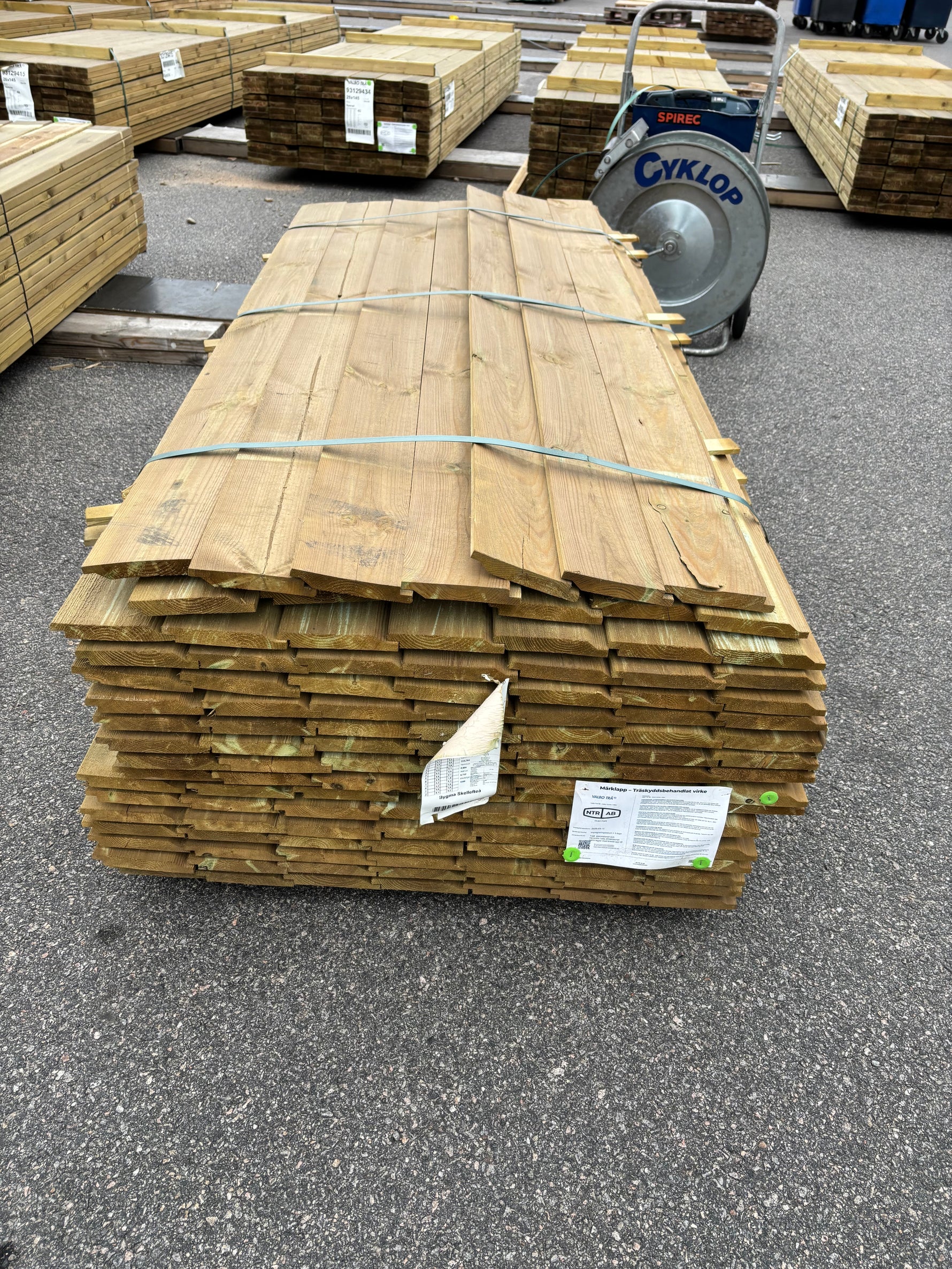 Paket Tryckimpregnerad Ytterpanel Enkelfas Halvspont 22x145mm – 118st