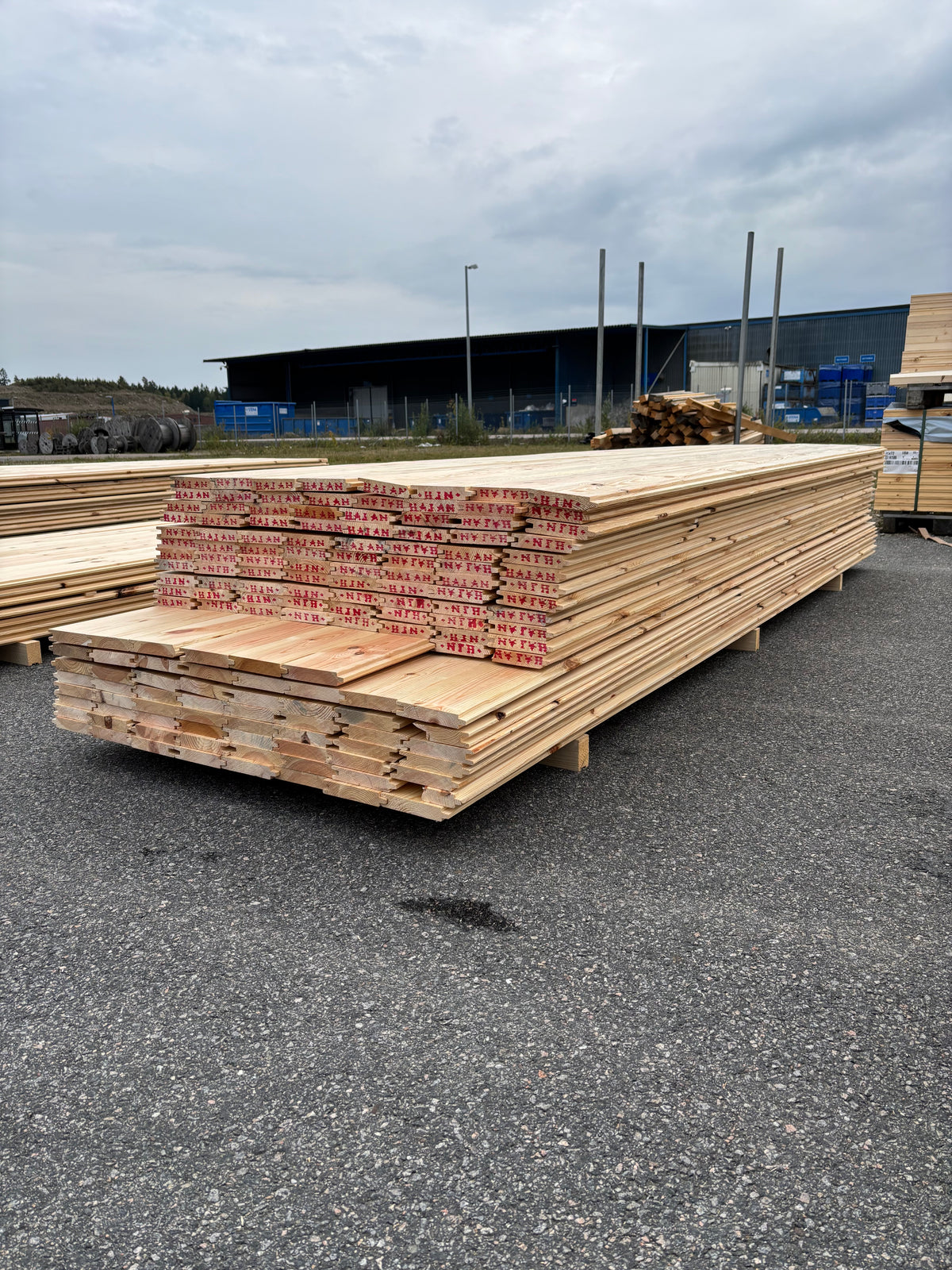 Paket Spontade Furu Brädor 27x145mm 3,60–3,90m – 144st (Andra Sortering)