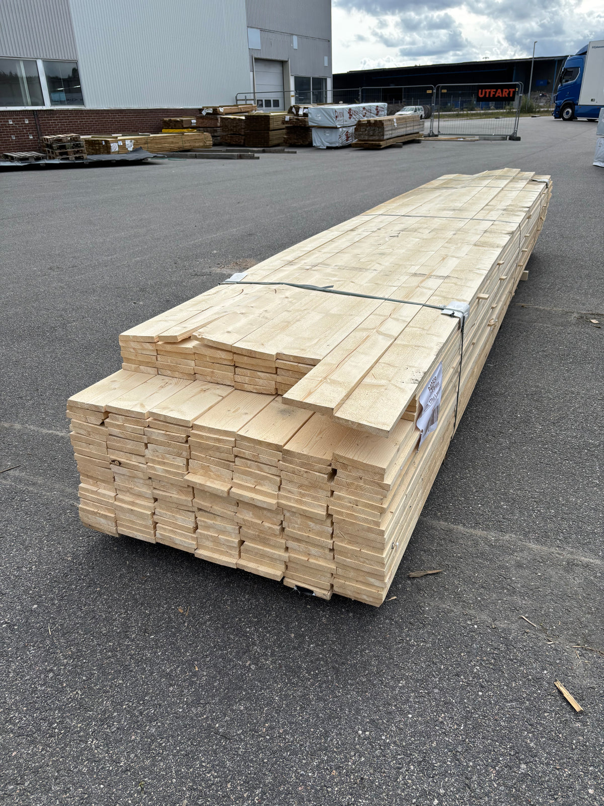Paket Finsågade Brädor 22x145 mm – 5,10–5,40 m (B-sortering)
