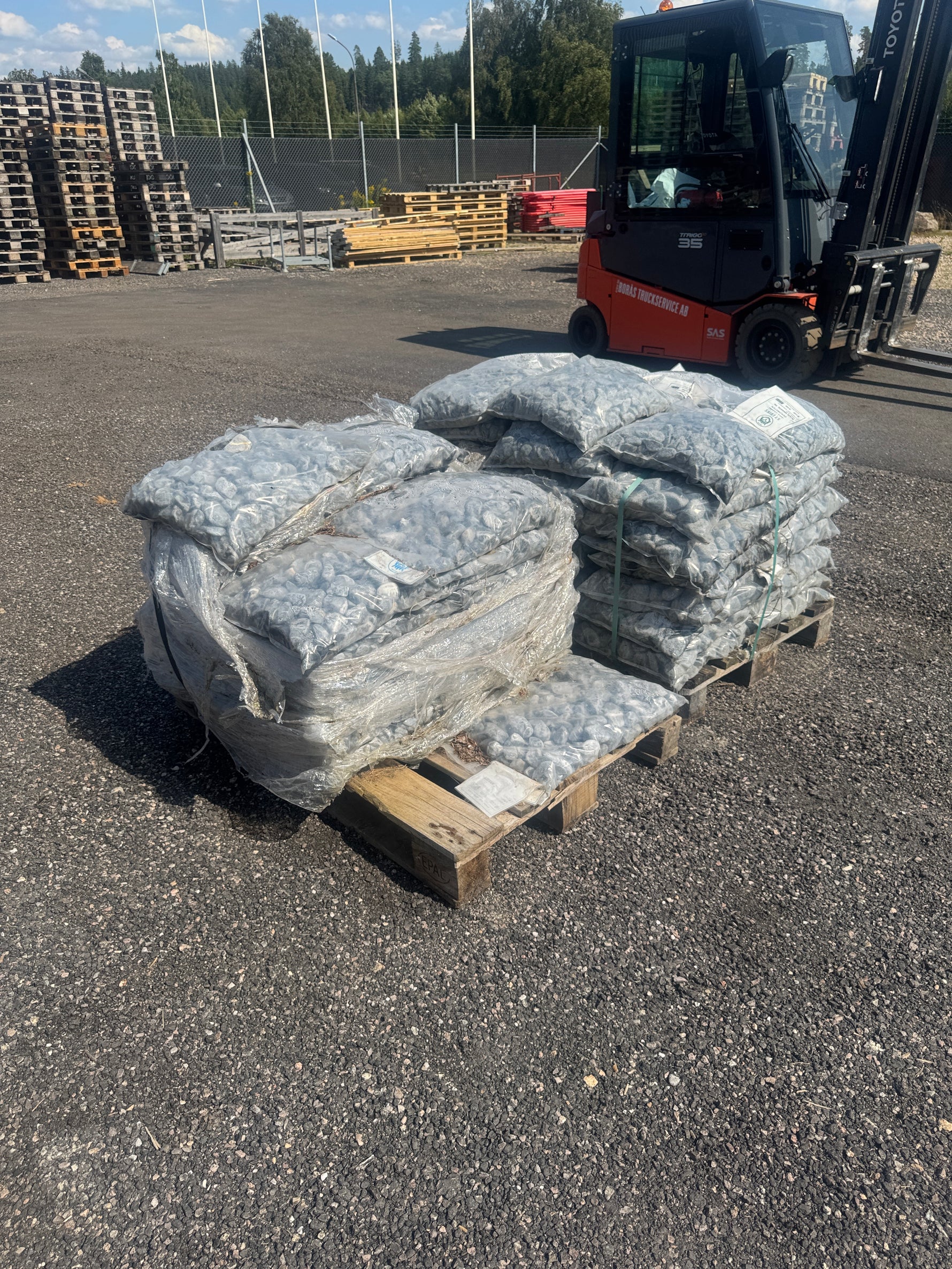 2 Pall Dekorsten Svart Granit 20–40mm 85 Säckar