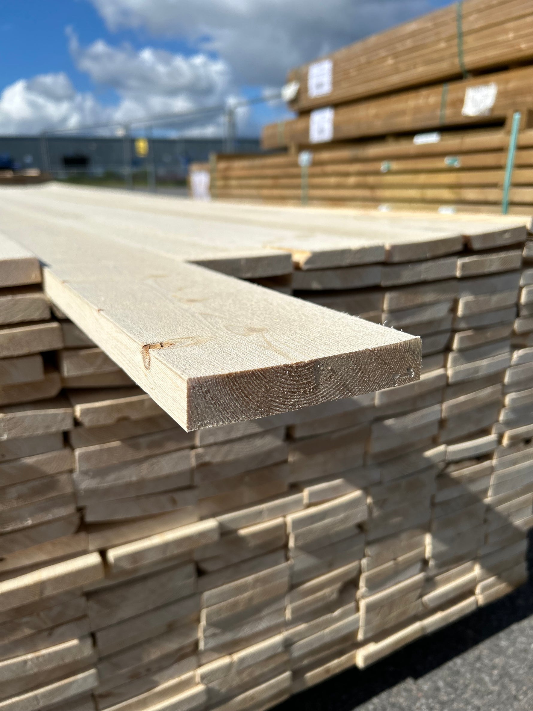 Paket Finsågade Brädor 22x120mm, 235st 4,20–5,40m (Andra sortering)