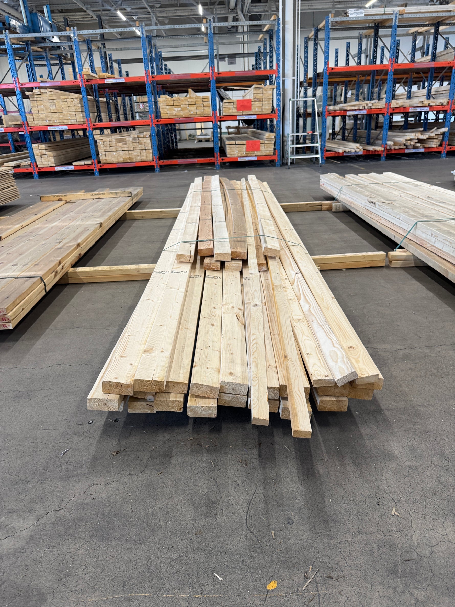 Paket Utsorterat Virke – Blandade dimensioner och längder, 33 st