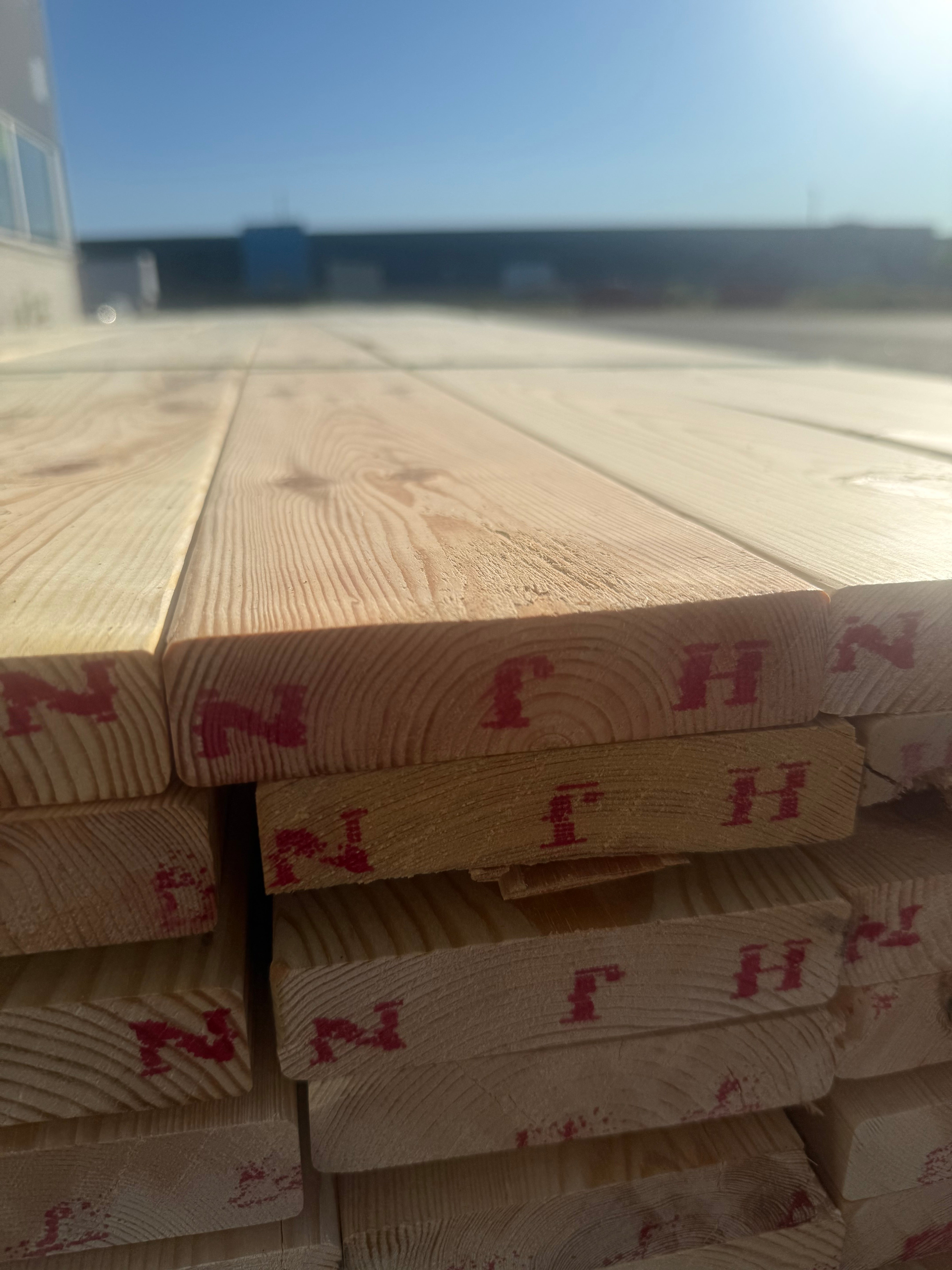 Paket Hyvlad 28x120mm 105st 5.10–5.40m – Andra sortering
