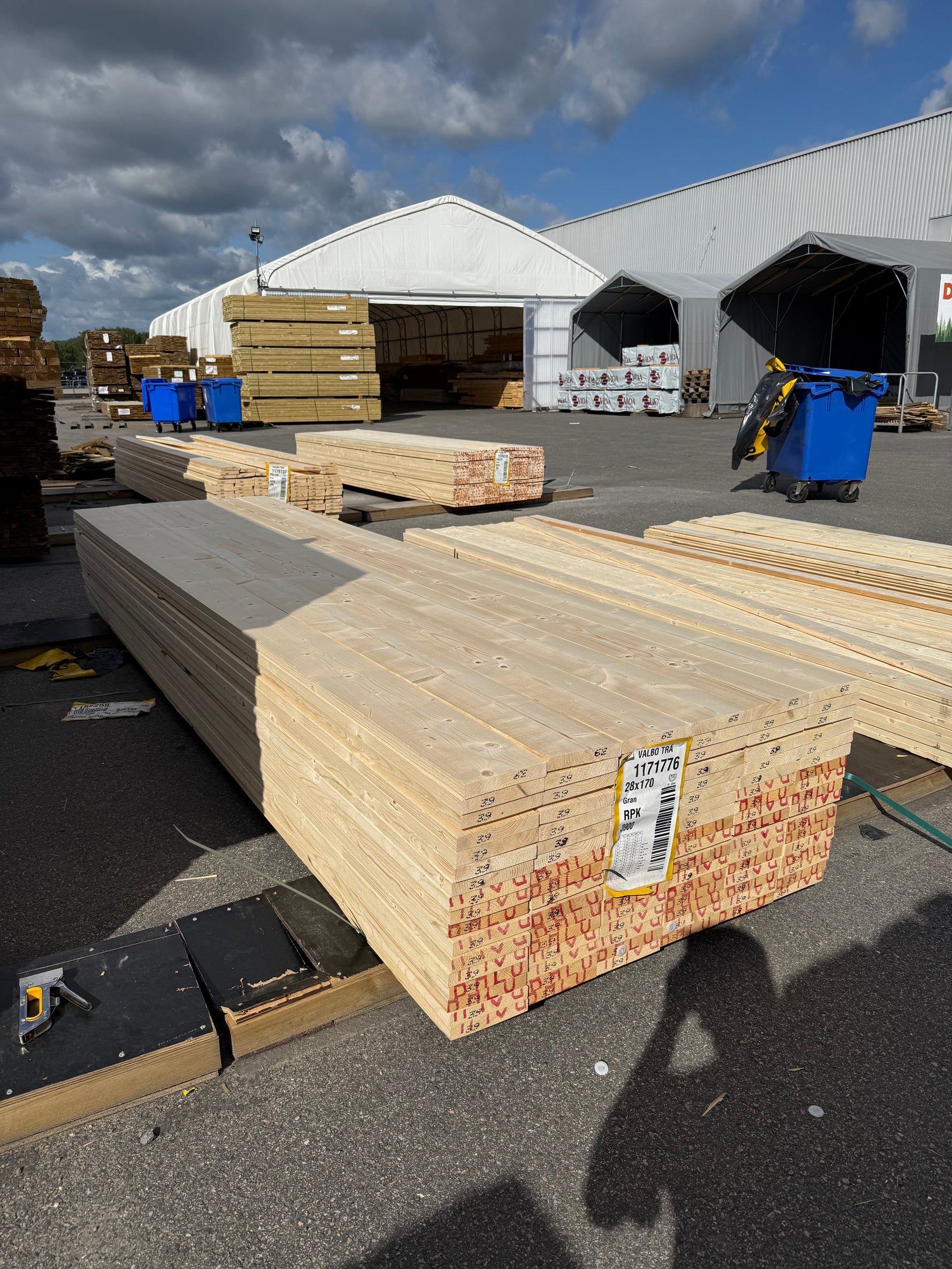 Paket Finsågade Brädor 28x170mm, 102st 3,90m