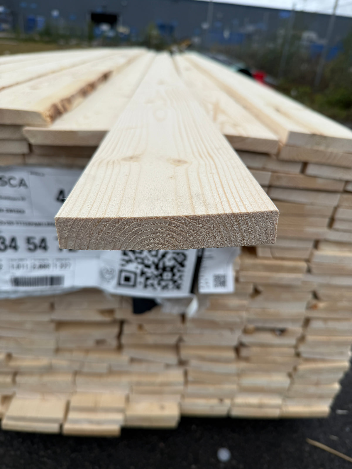 Parti Finsågade Brädor 22x120 mm – 3.60-4.80m (Andra sortering)