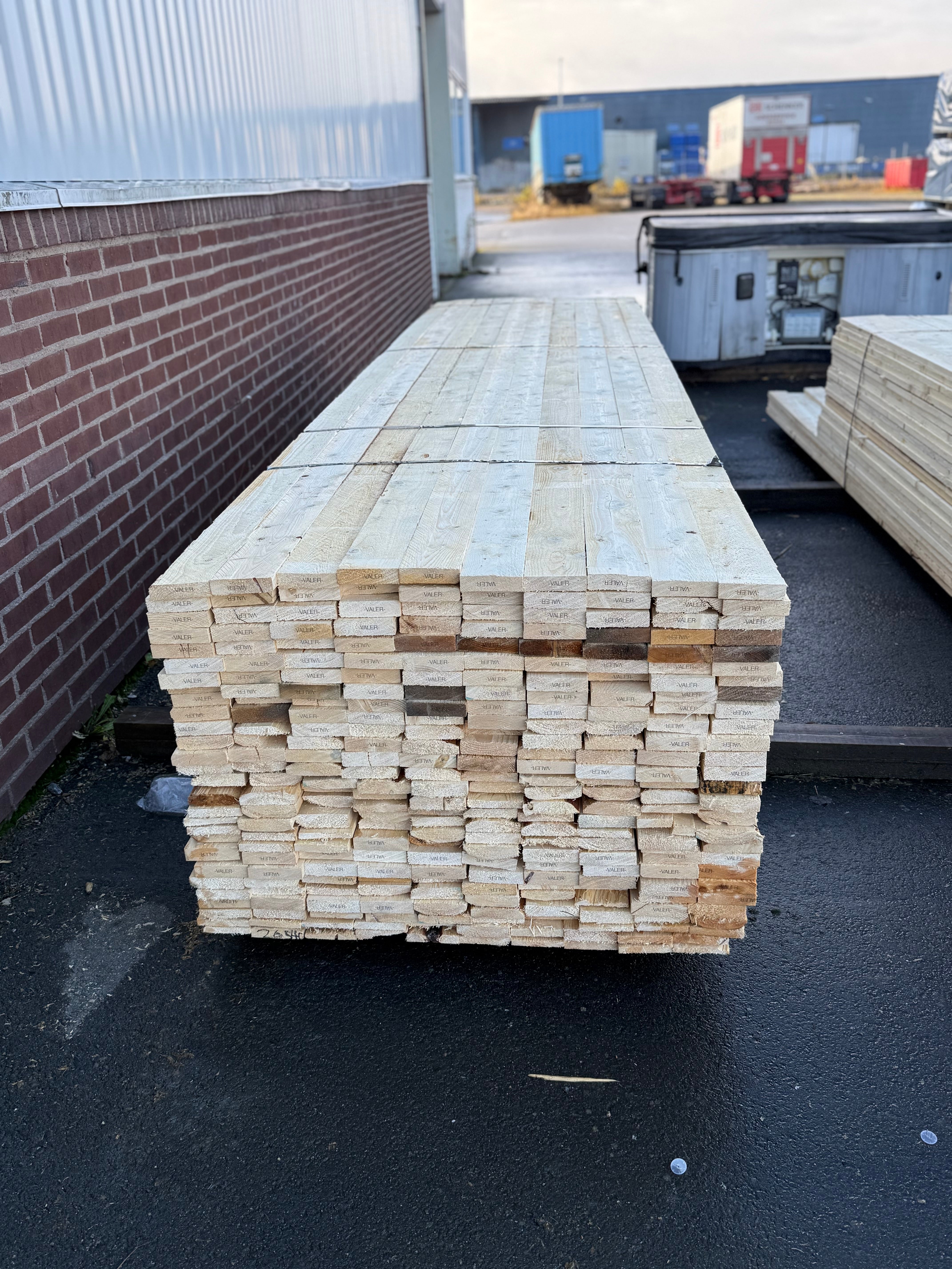 Paket Brädor 25x100mm Råsågade – 279 st (4,2–5,4 m, gran, obehandlad)