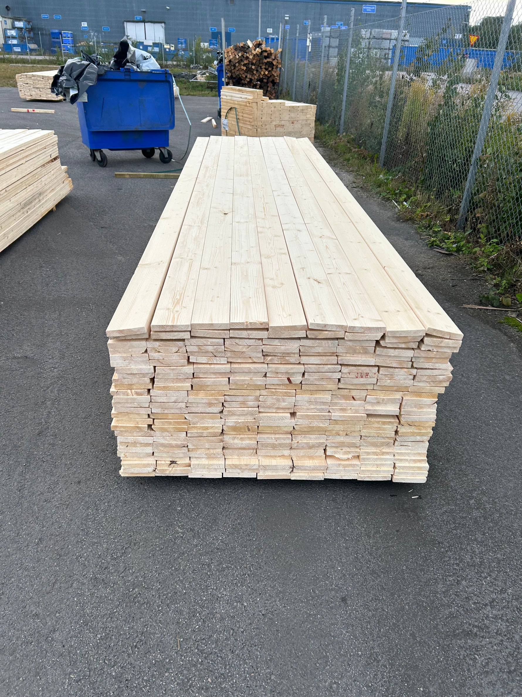 Paket Finsågade Brädor 22x120 mm – 4,20–4,80 m (Andra sortering)