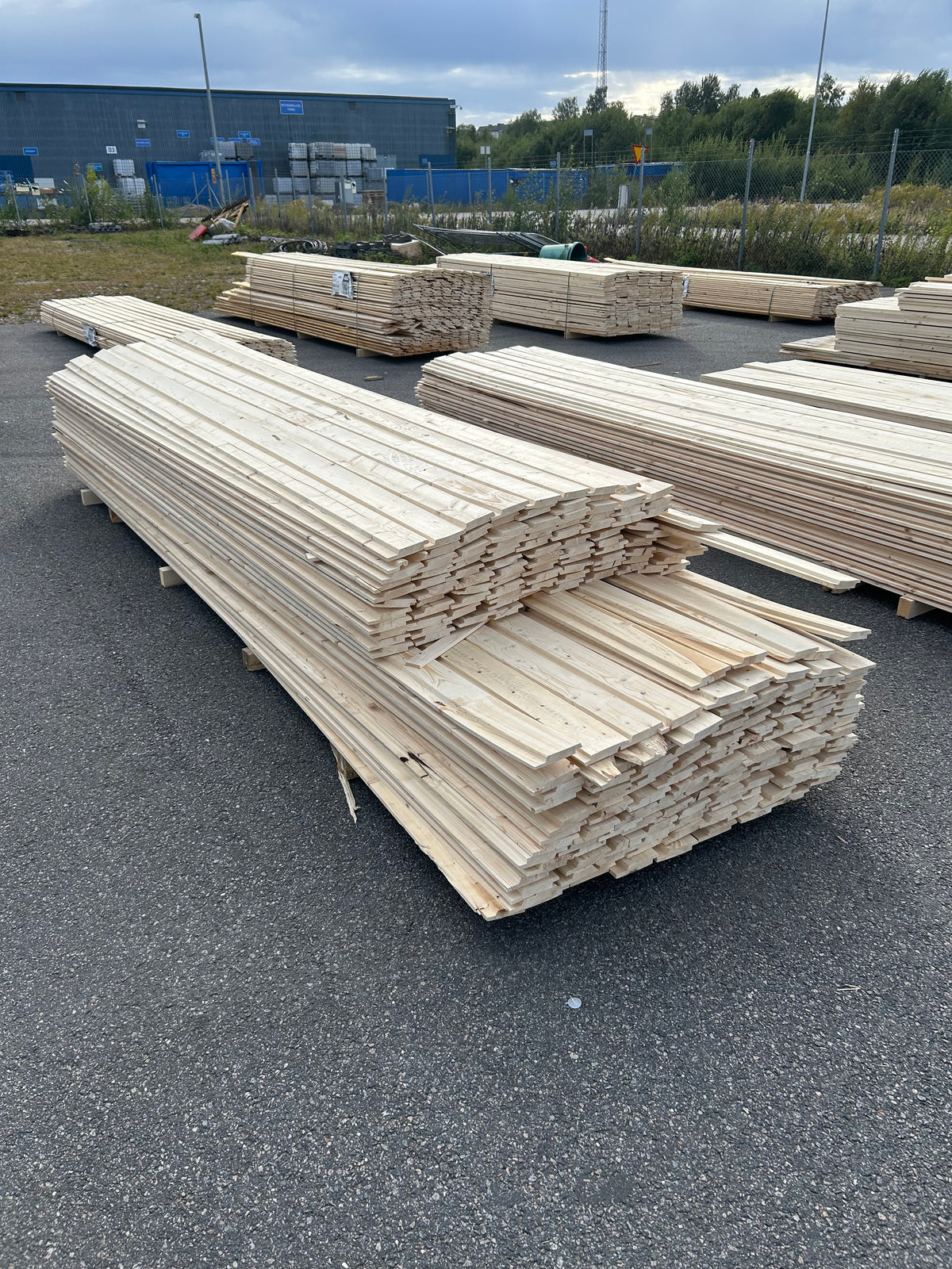 Paket Spårpanel 22x120 mm – 3,60–4,20 m (Andra sortering)