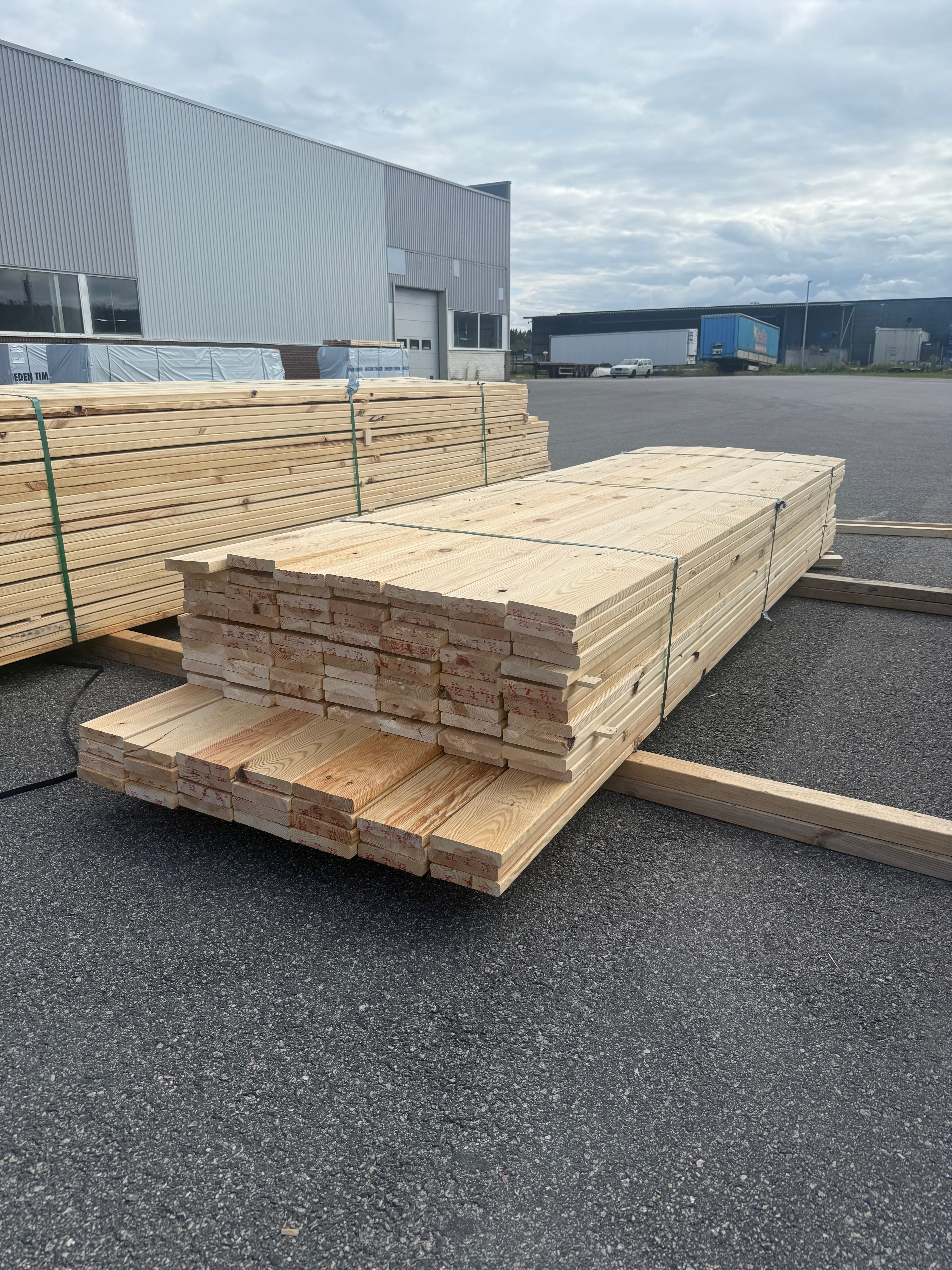 Paket Rillad Trall 28x145mm Furu