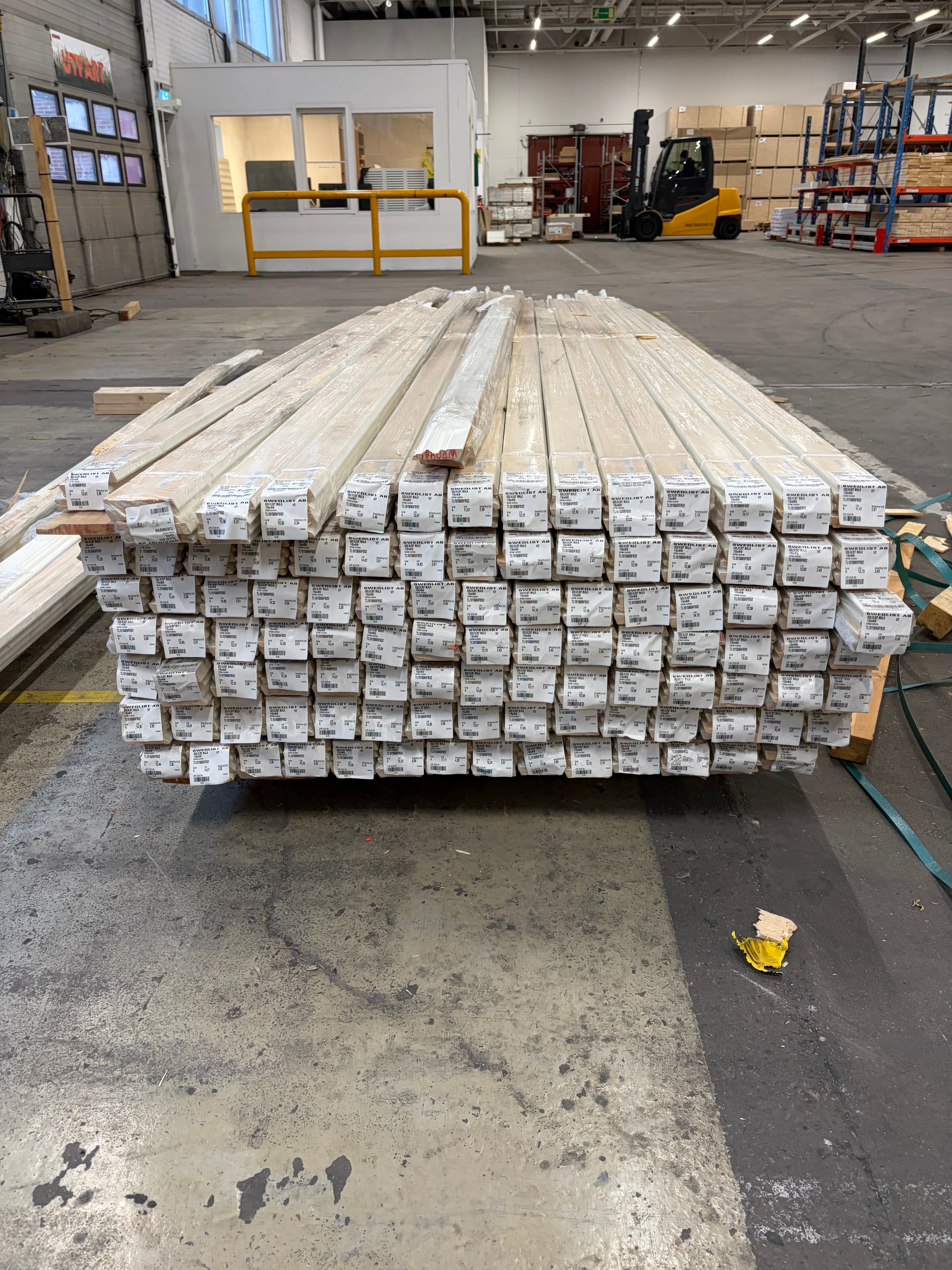 Malåsockel 15×69 – Vitmålad (Fallande längder)