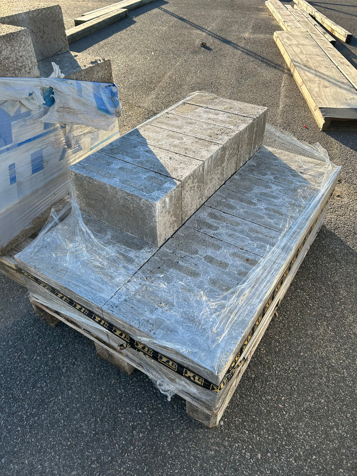 Pall Finja Betong Hålsten 15H 190×150×390 mm – 22 st