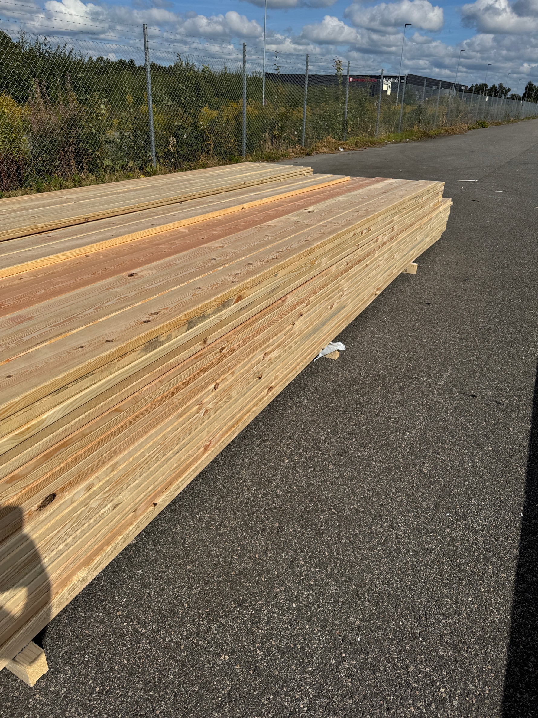Paket Hyvlad 28x145 – 135st – 4.50–5.40 m – ANDRASORTERING
