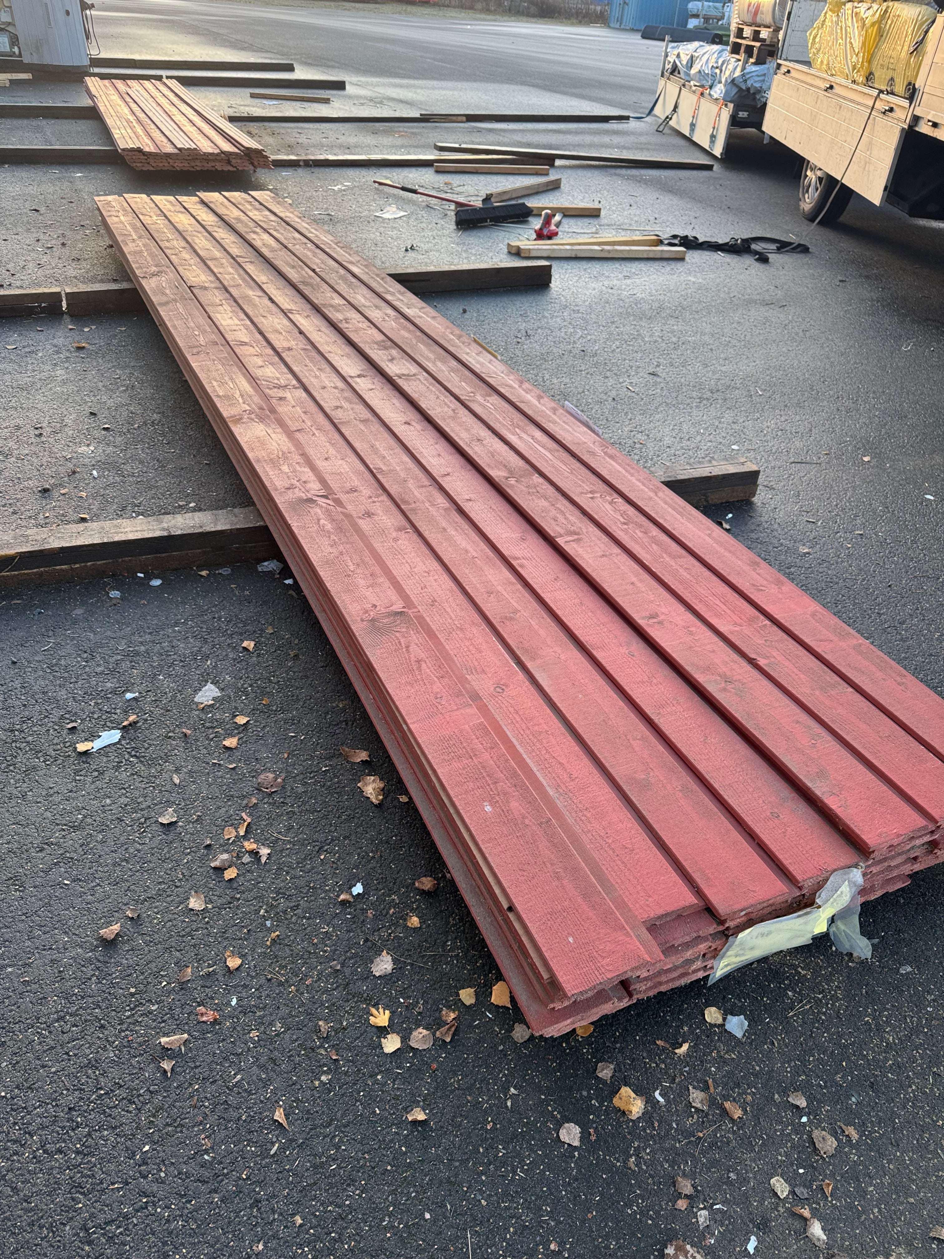 Paket Ytterpanel Falsad Enkelfas 21x147 mm – 46 st (5,10 m, Brandröd)