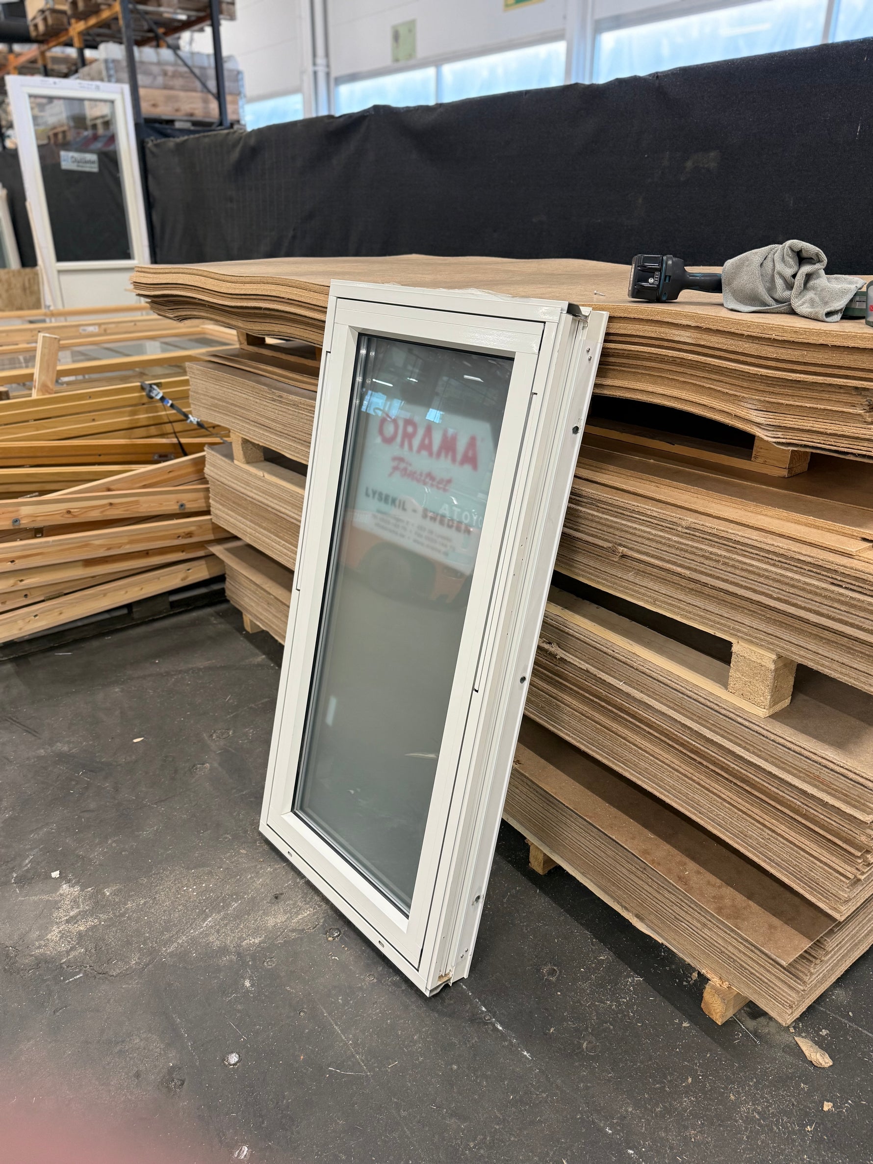 Fönster 68x138 cm Alu/Komposit Frostad Vit - Spirec
