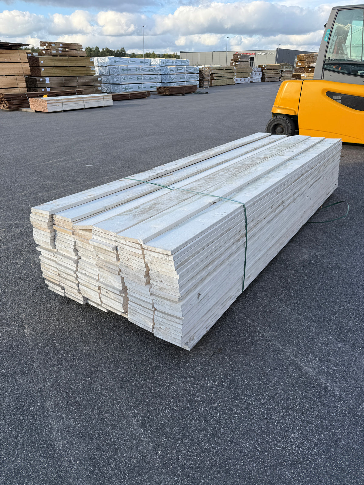 Paket Grundmålade Brädor 22x170mm 3,30m 153st (Fuktskadad)