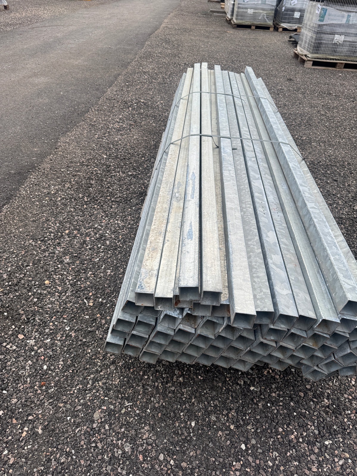 Pall Galvade Fyrkantsrör 50x50mm – 2,76m – ca 75st
