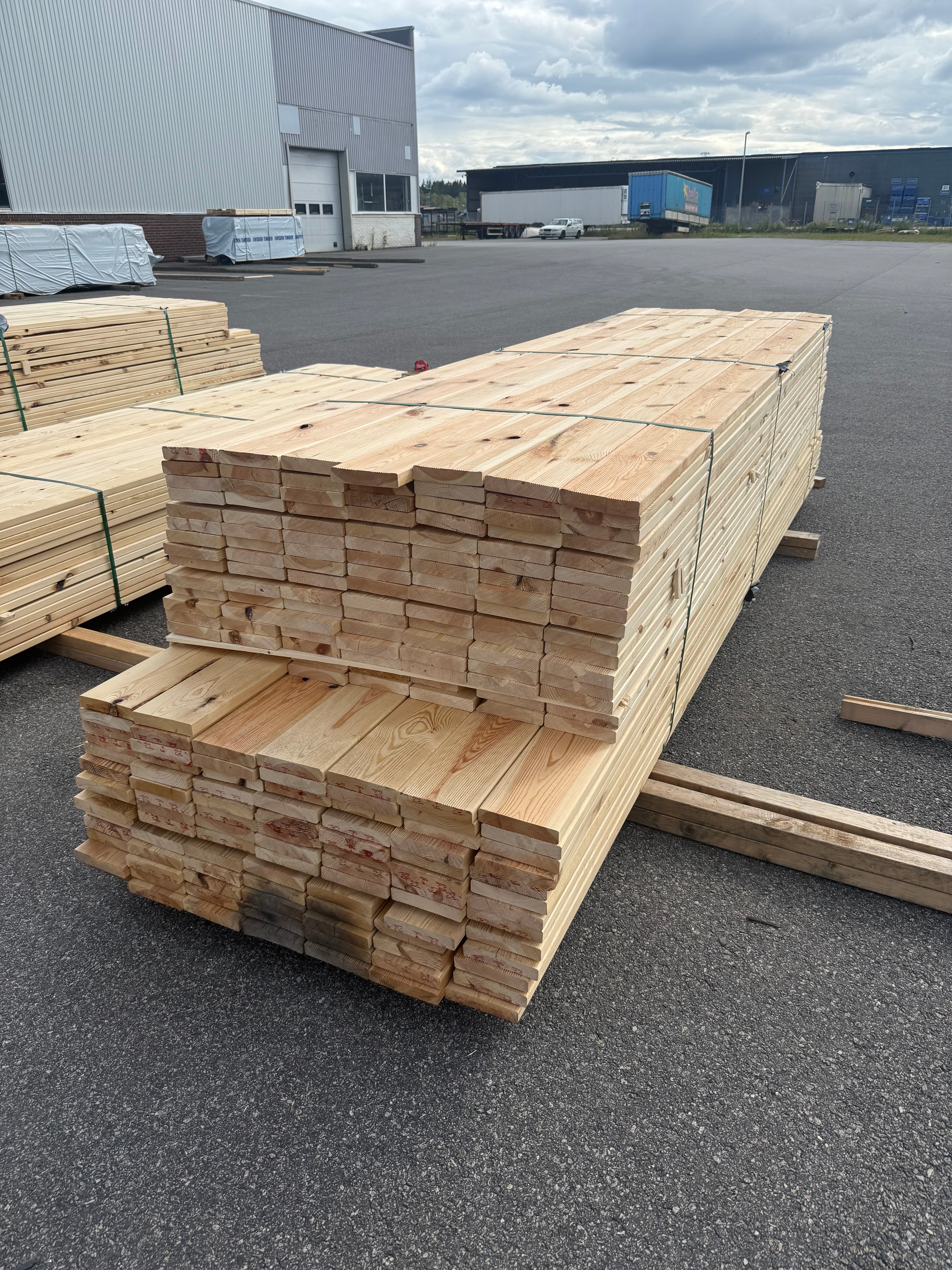 Paket Rillad Trall 28x145 mm Furu (Sekunda)
