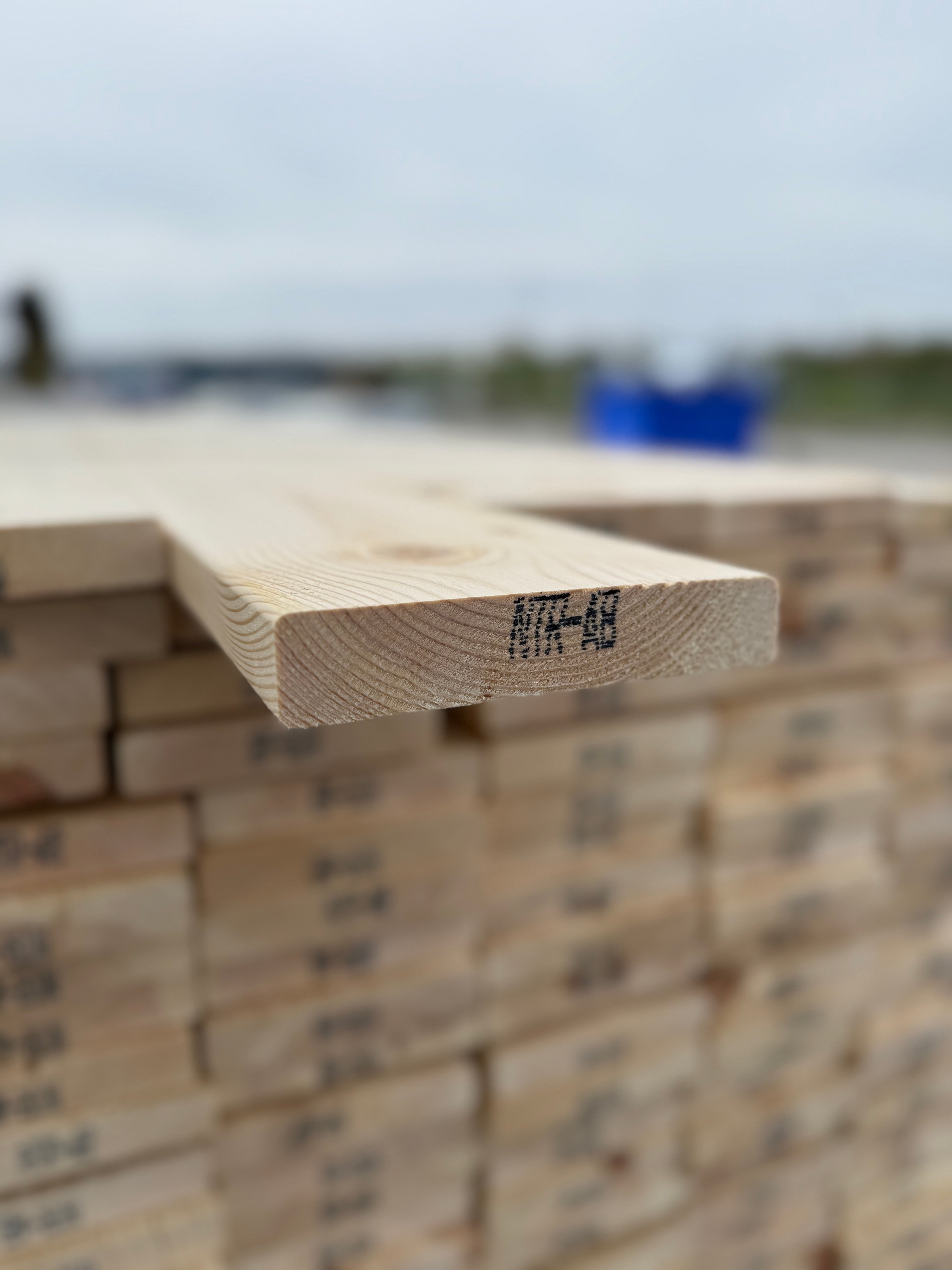 Hyvlad 27x145mm – Obehandlad Furu (Andrasortering)