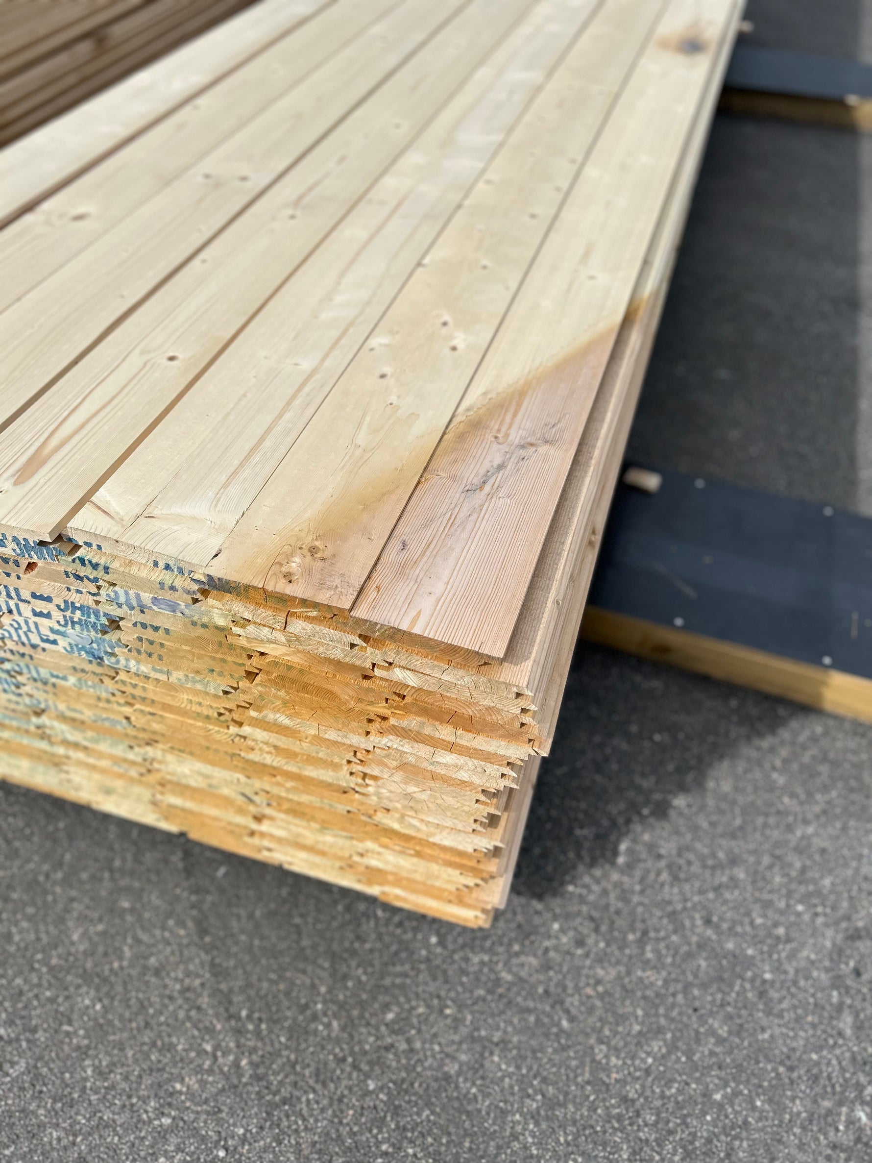 Paket Ytterpanel Dubbelfas Fals 22x145mm 4.20m – 175st (Obehandlad) Väderbitet