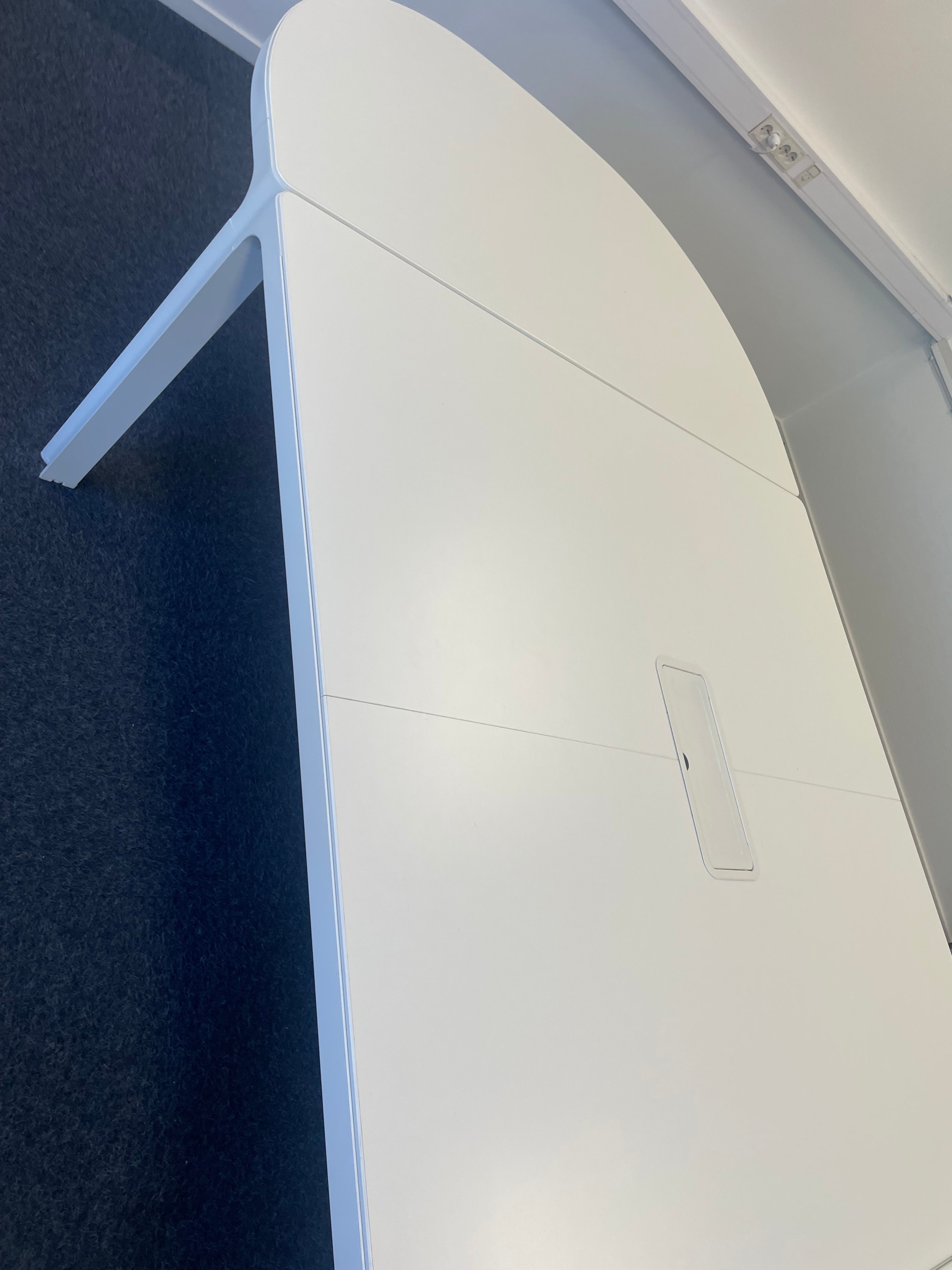 Konferensbord med 10 fåtöljer