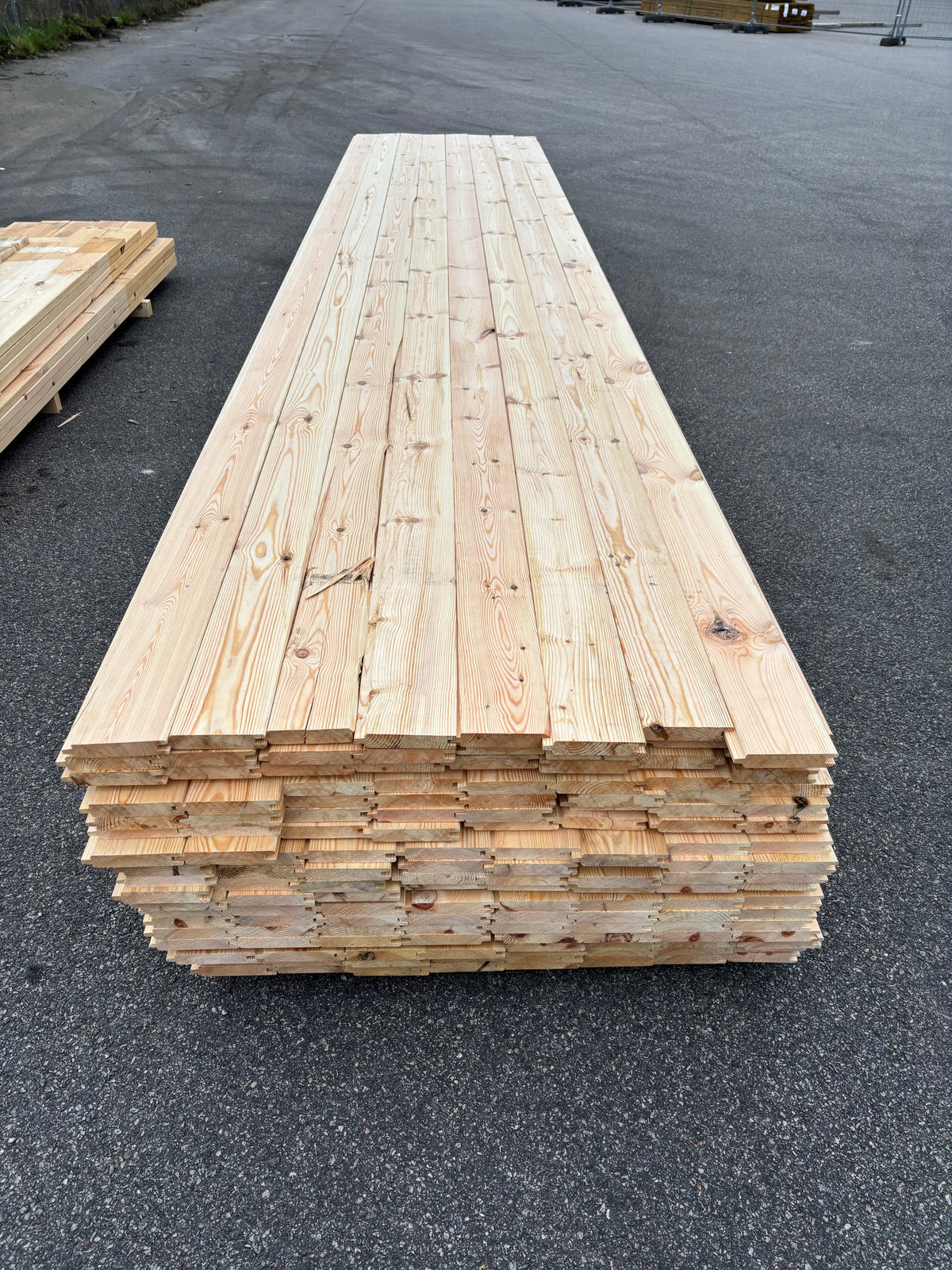 Paket Spontade Furu Brädor 27x145mm 5,40m – 152st (Andra Sortering)