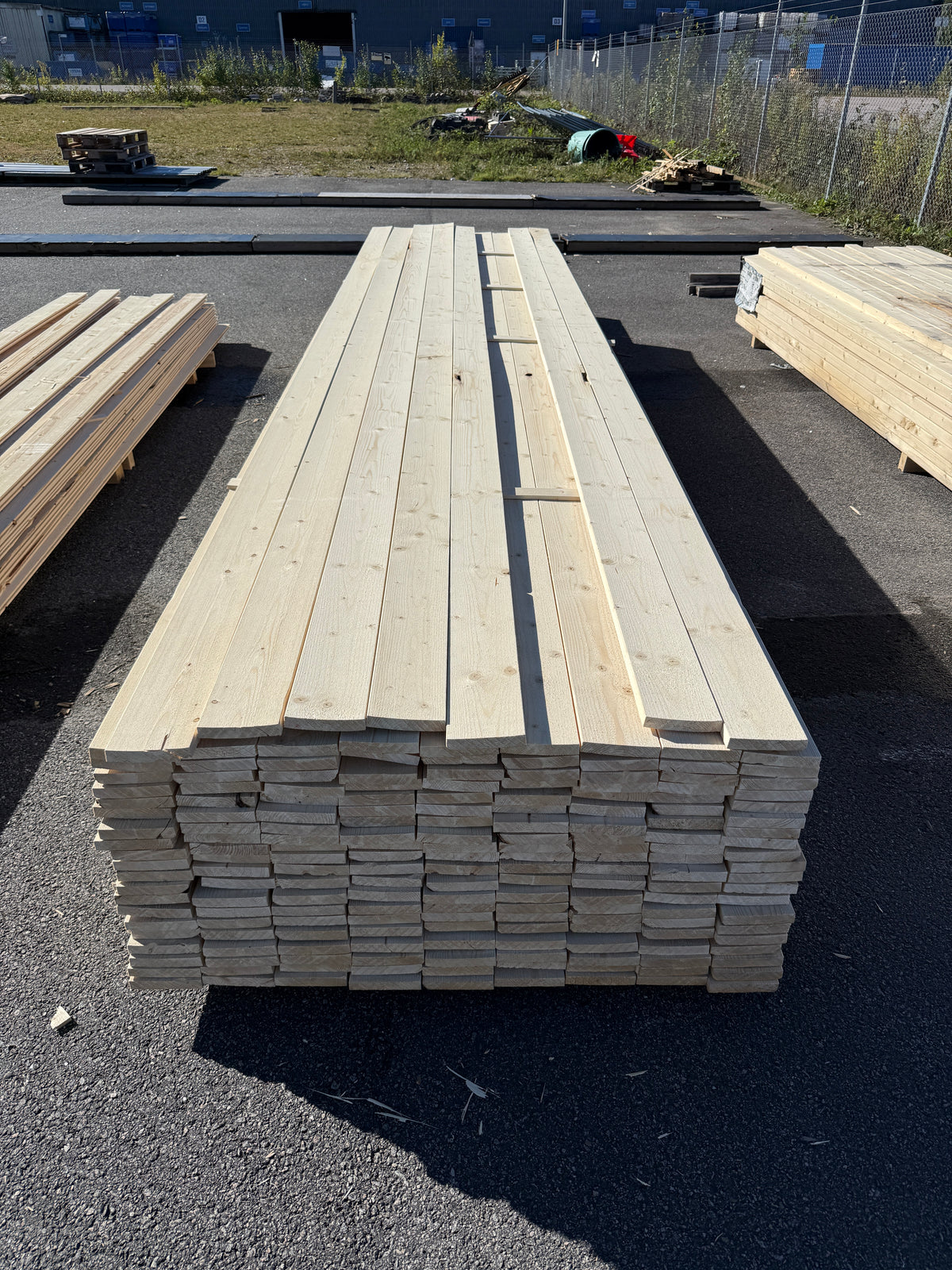 Paket Finsågade Brädor 22x120mm 4,80–5,40m 187st (Andra Sortering)