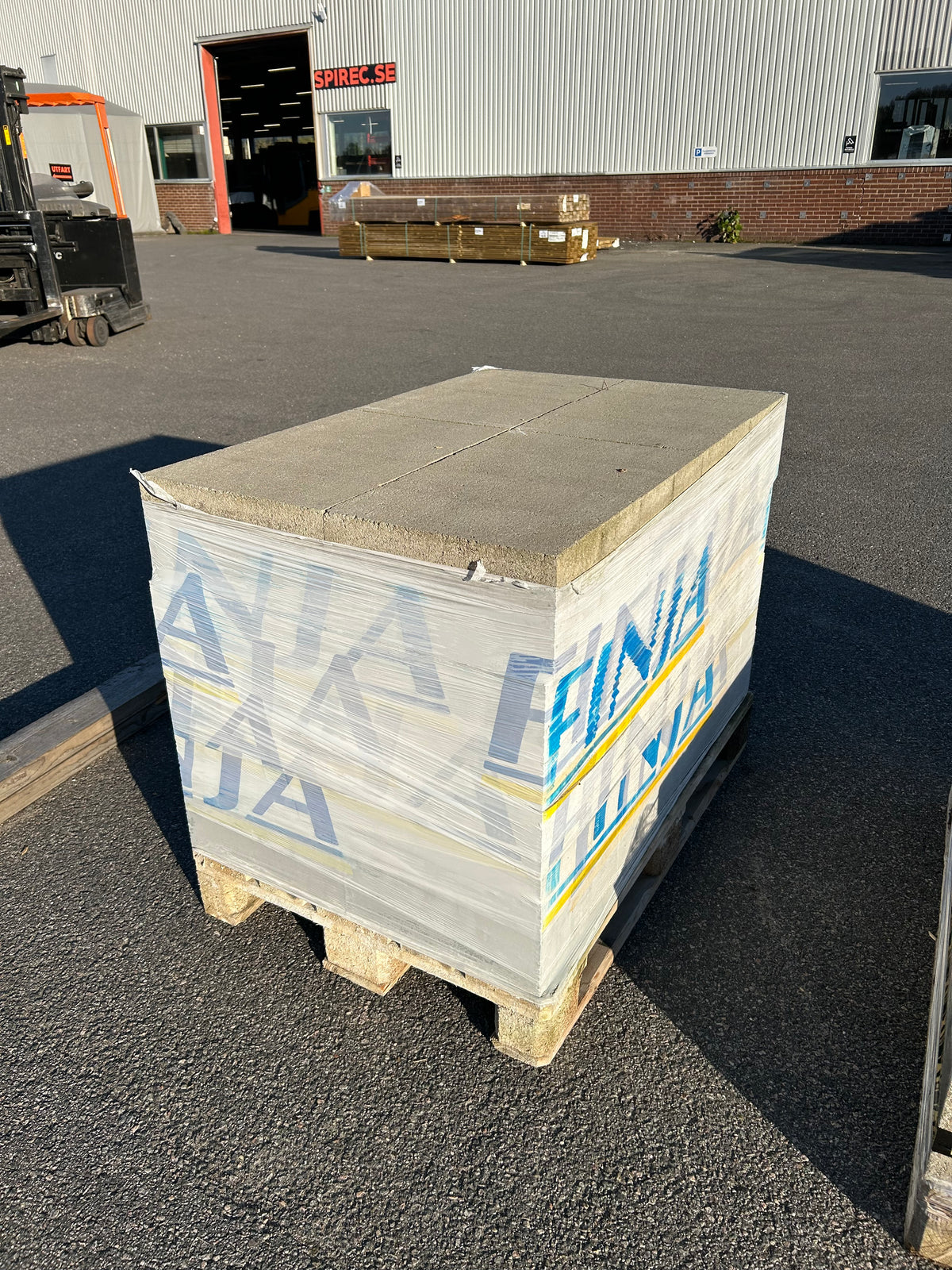 Pall Finja Betong Hålsten 15H 150×190×390 mm – 64 st