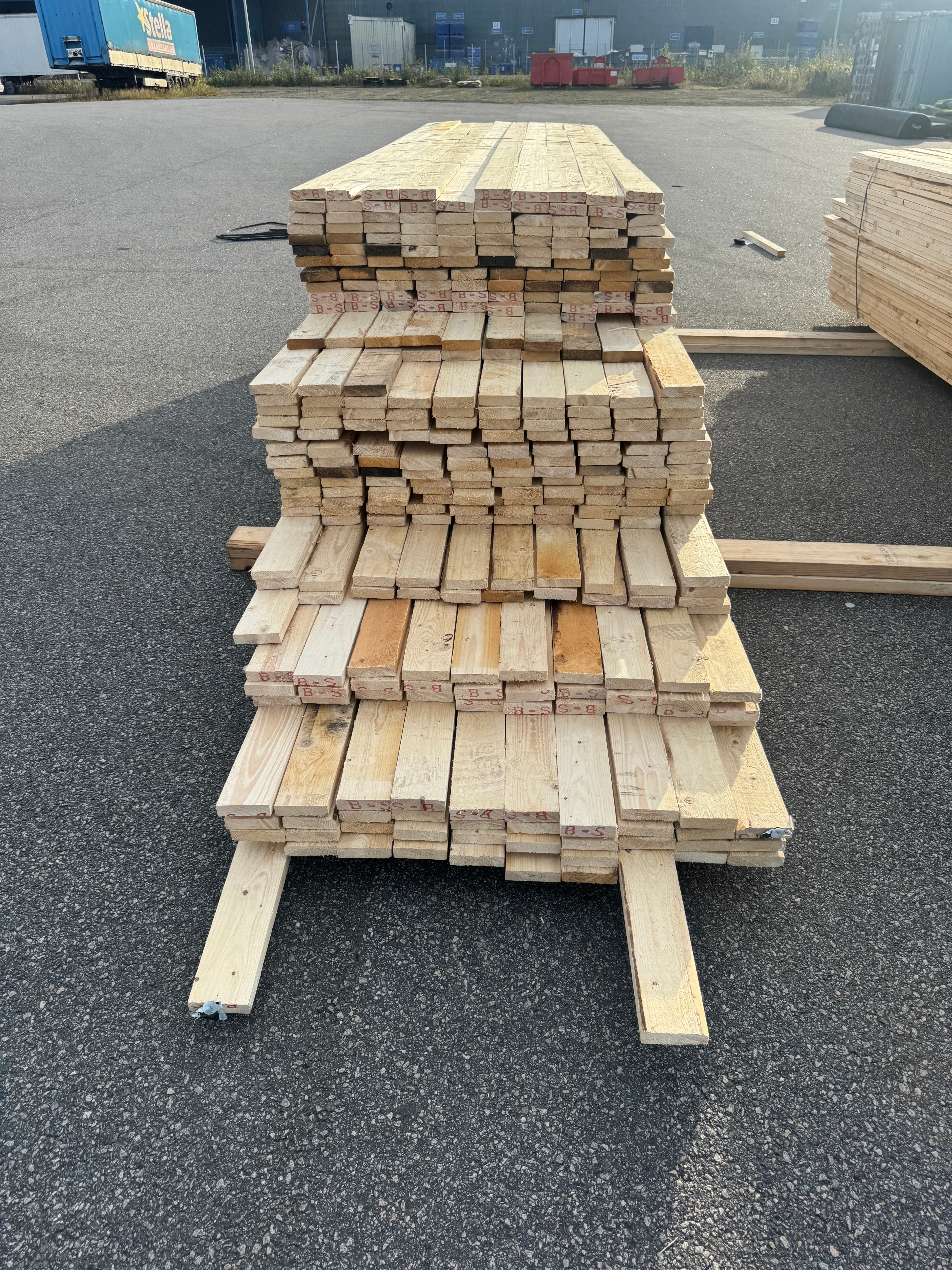 Paket Brädor 22x100mm Råsågad – 323 st (3,6–5,4 m, gran, obehandlad)