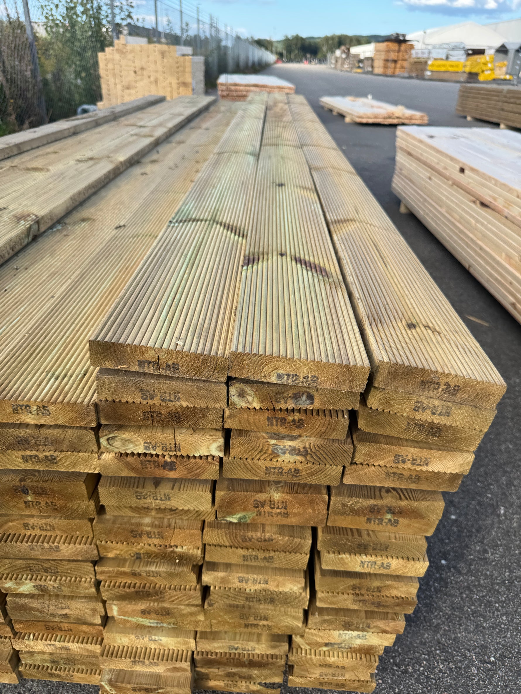 Paket Rillad Trall 28x120 – 144st – 3.60 m – NTR AB A-sortering