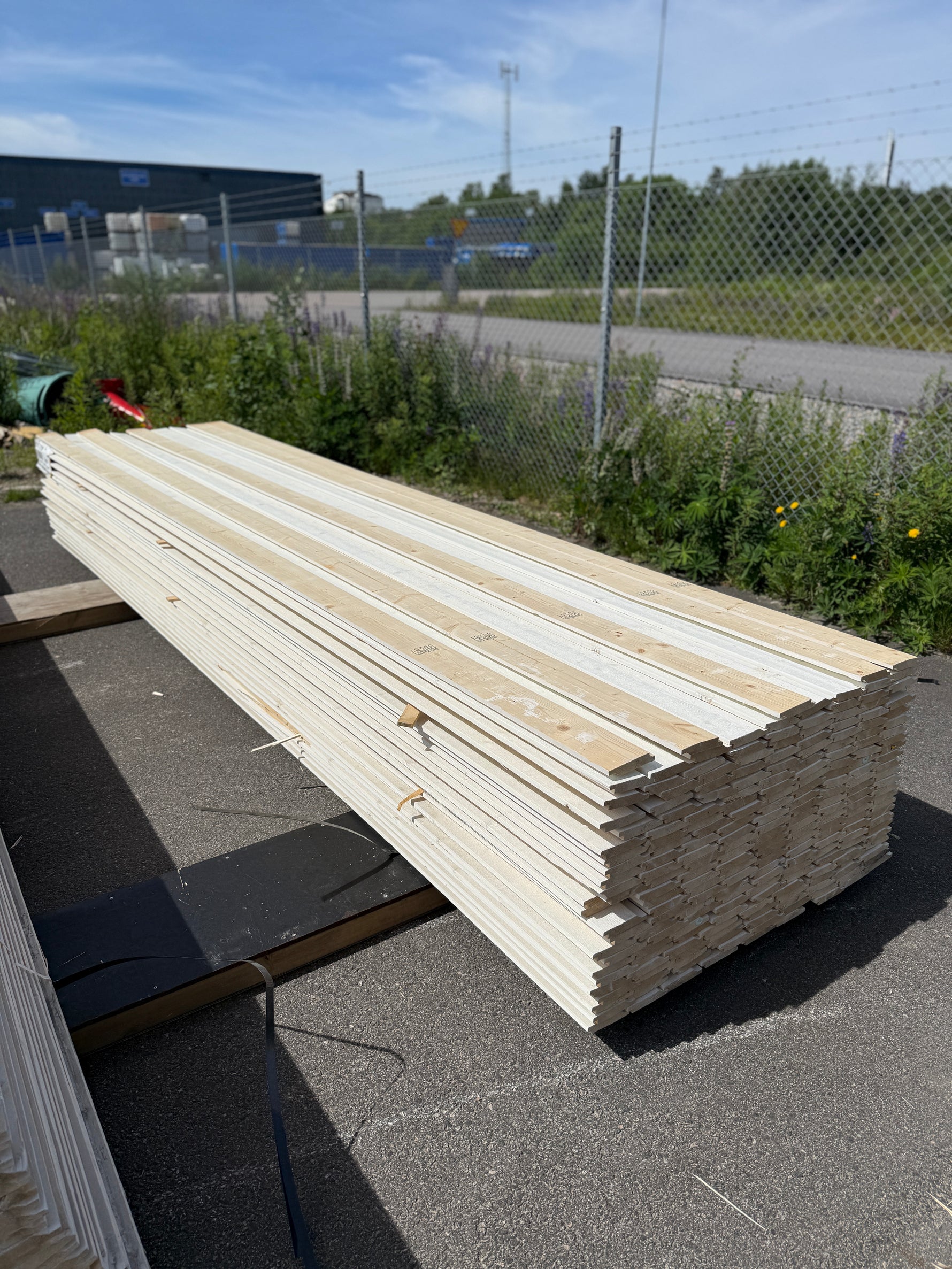 Paket Ytterpanel Enkelfas Halvspont 22x120mm, 221st 4.50m Grundmålad