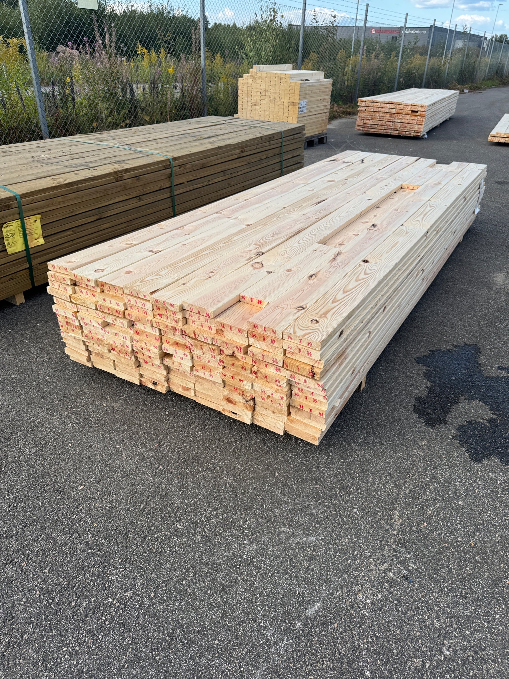 Paket Hyvlad 28x120 – 125st – 3.00 m – ANDRASORTERING