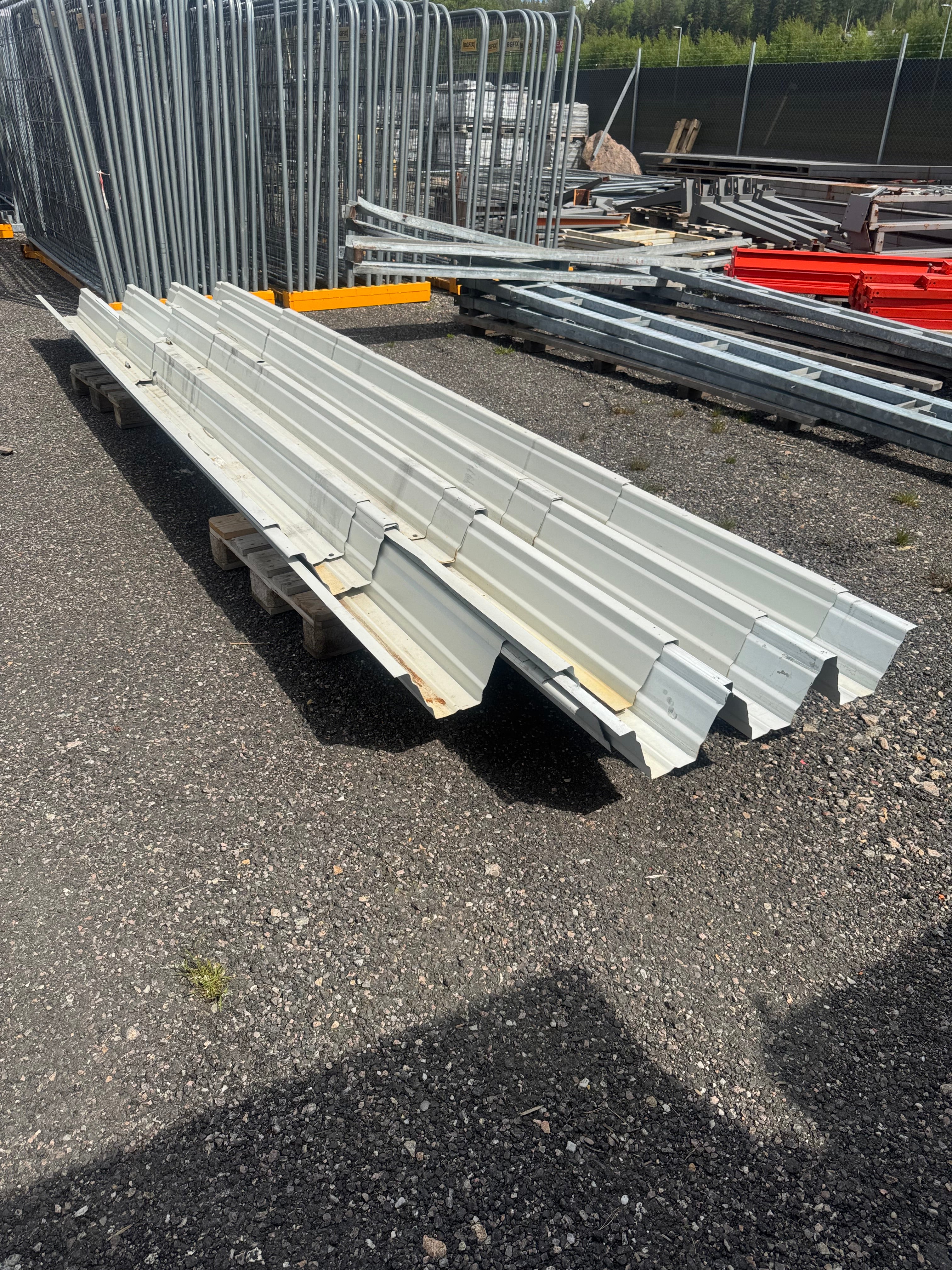Takplåt 88cm bred, ca 8st 3,0–5,42m – Ljusgrå