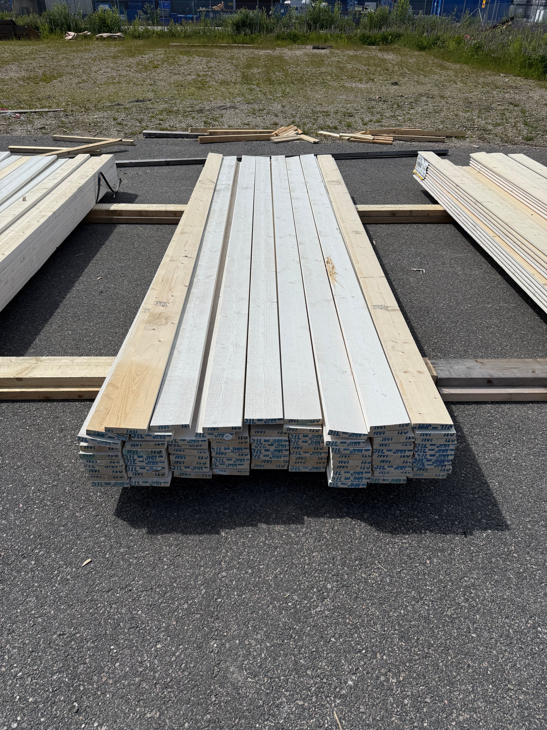 Paket Finsågade Brädor 22x120mm, 82st 3.60m Grundmålad