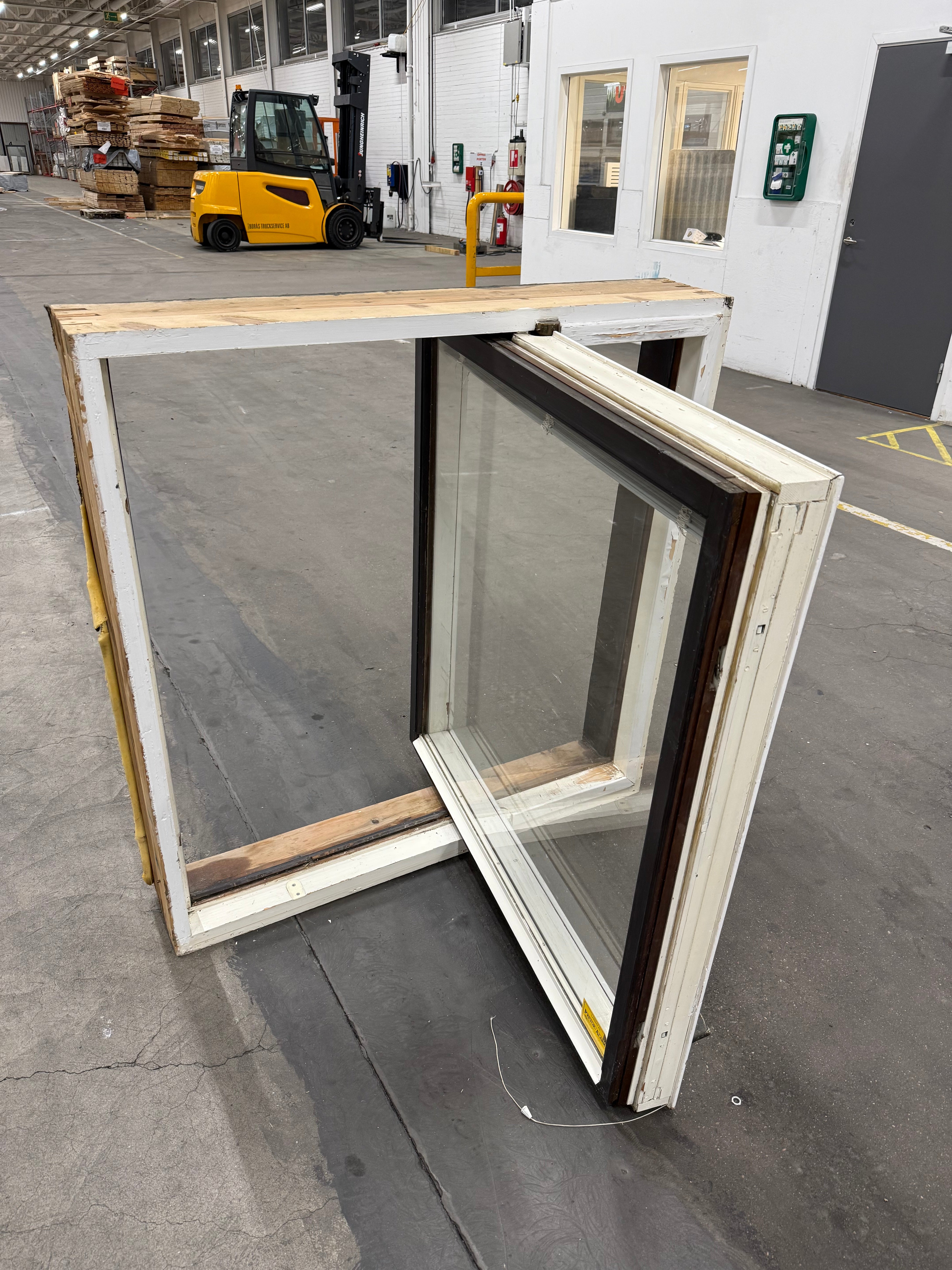 Fönster 1130x1172mm (Begagnat)