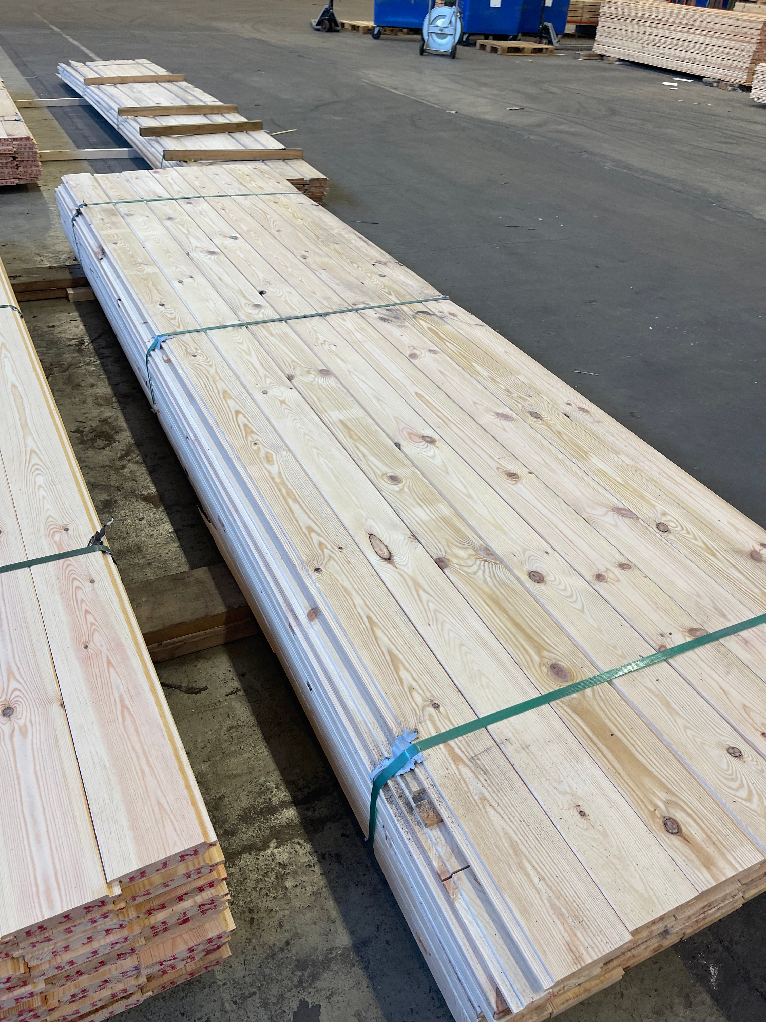 Paket Hyvlad panel 27x145 4.20m 80st-Felproducerad