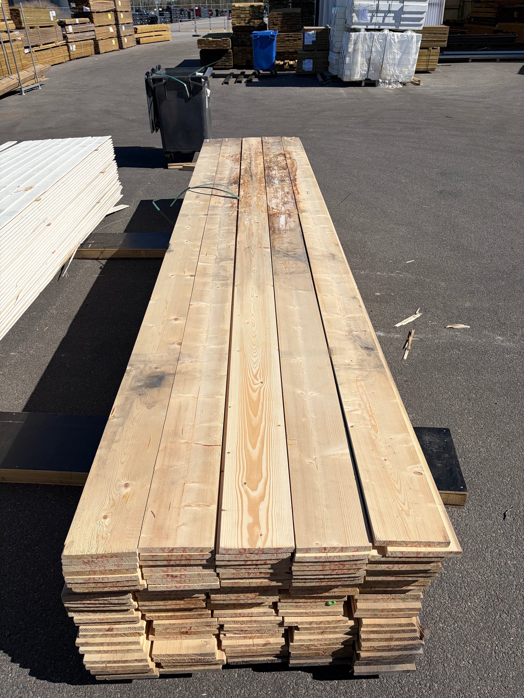 Paket Finsågade Brädor 22x195mm, 130st 5.10m (Fuktskadad)