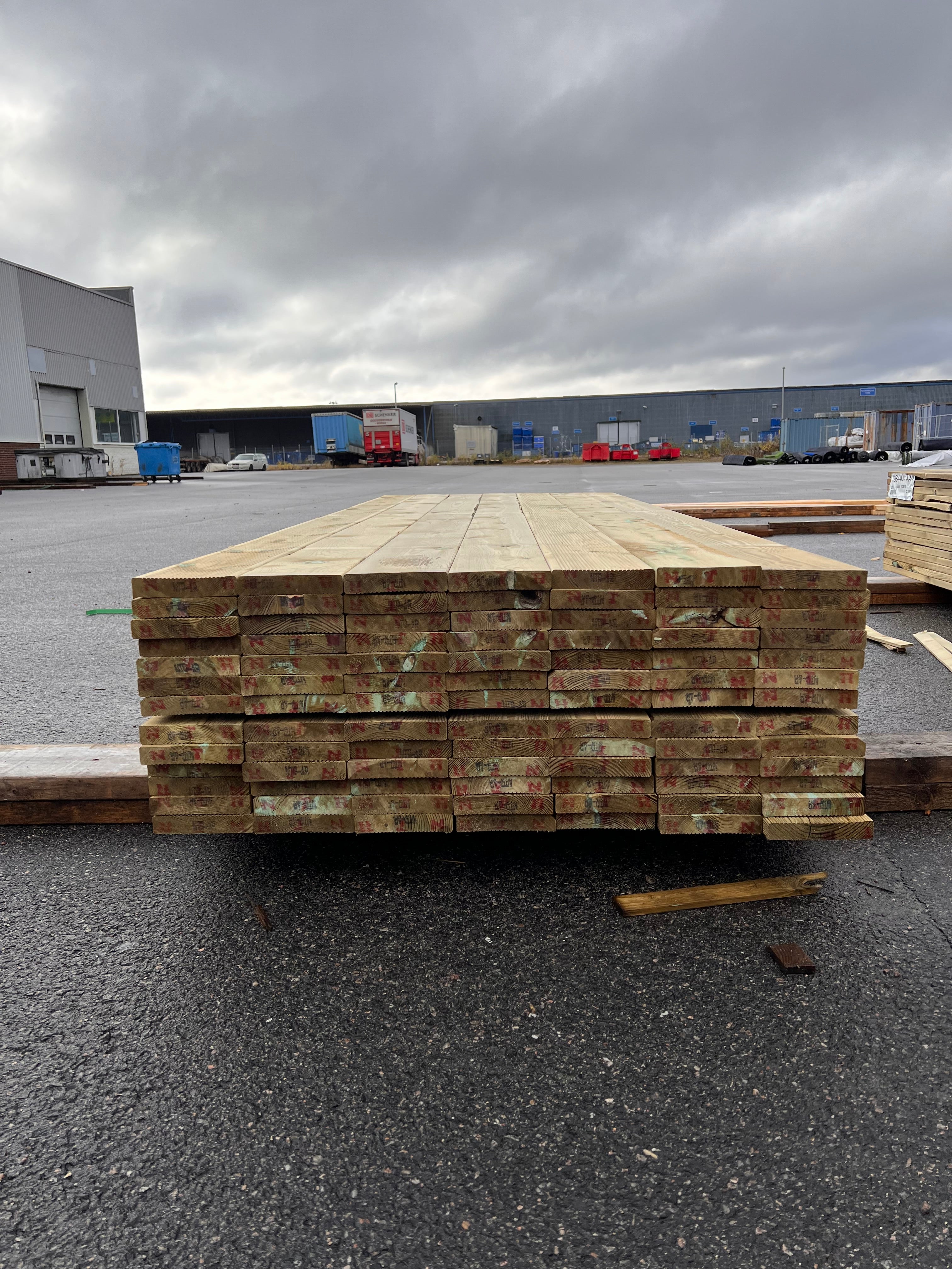 Paket Rillad Trall Tryckimpregnerad 28x145mm – 91 st (3,0 m, Furu, B-sort)